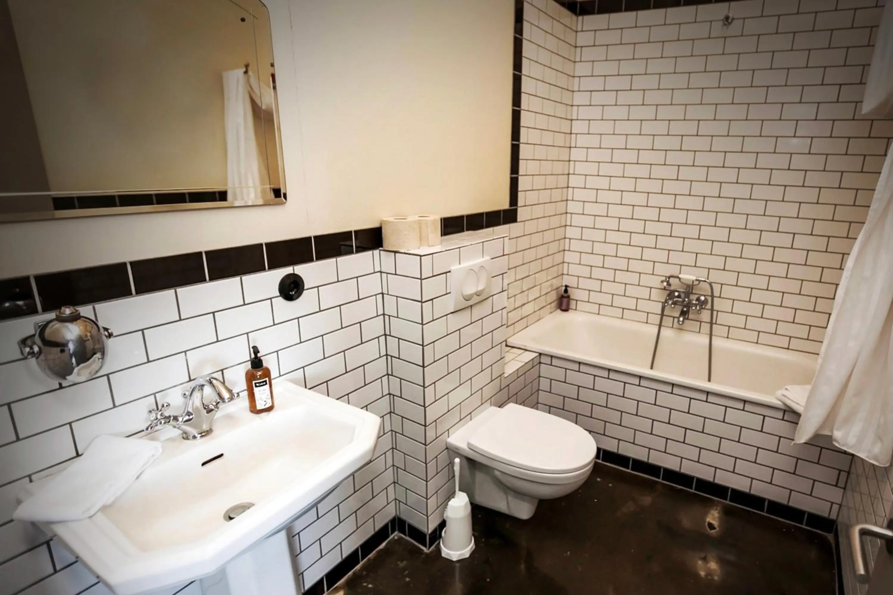 Toilet in KEX Hostel and Hotel