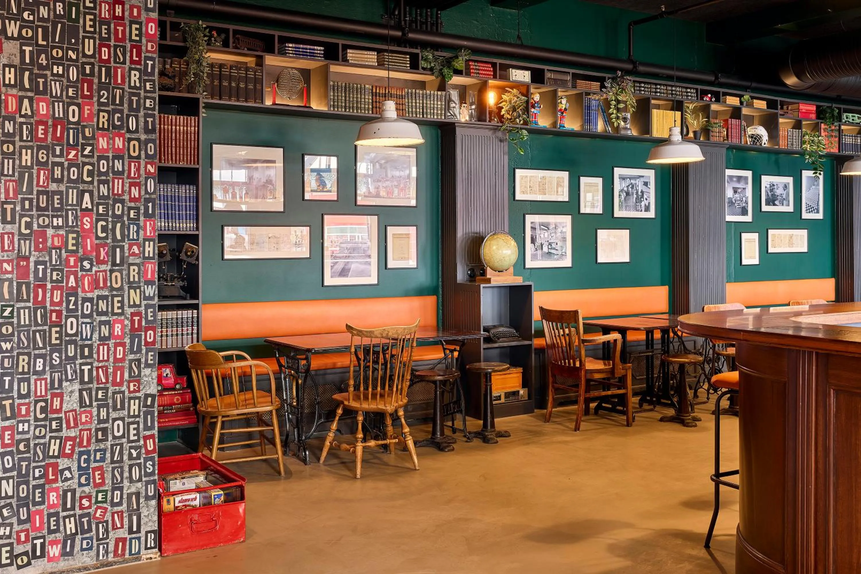 Restaurant/places to eat in KEX Hostel and Hotel