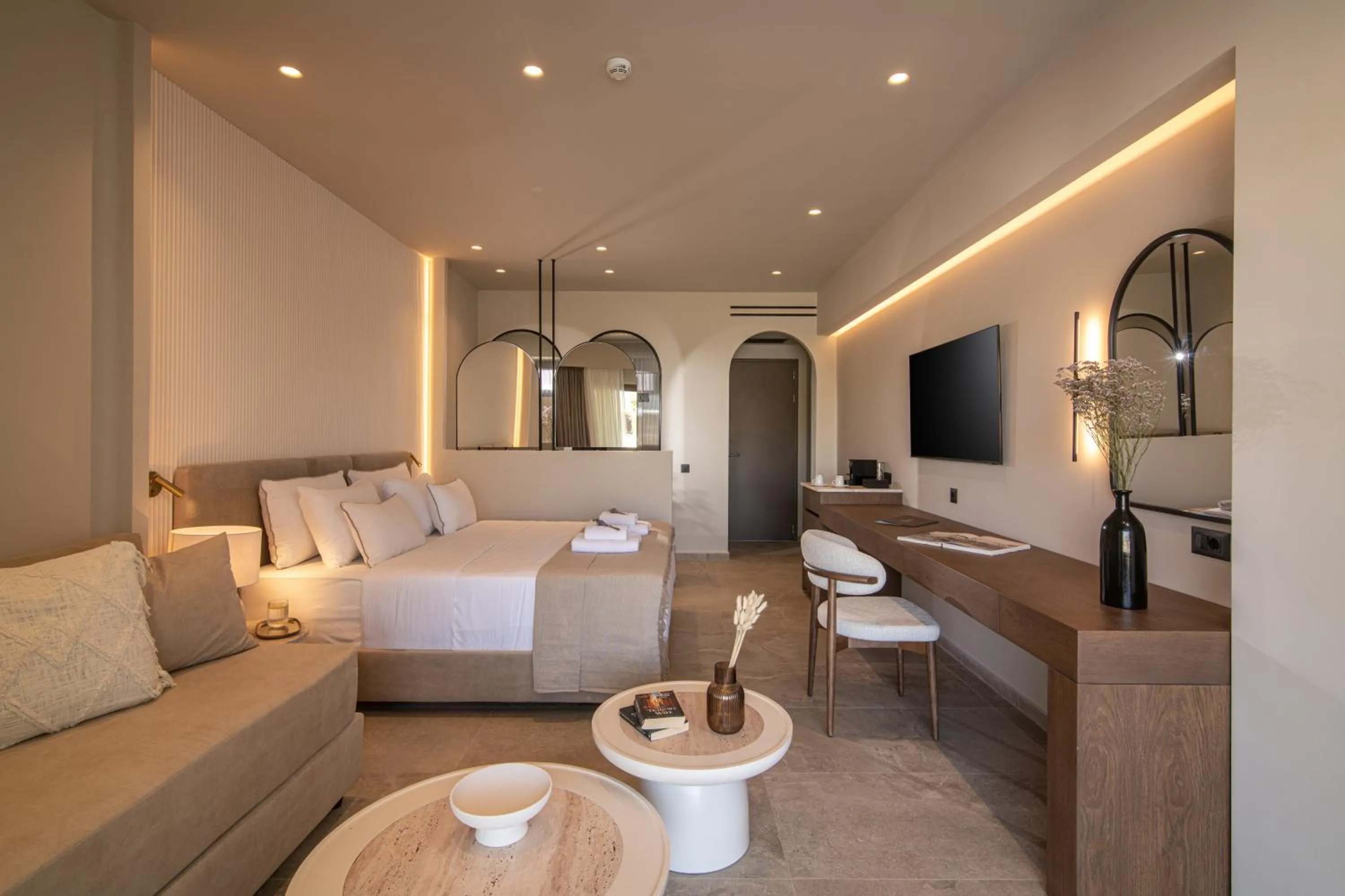 Photo of the whole room in Elèa Concept Hotel & Suites