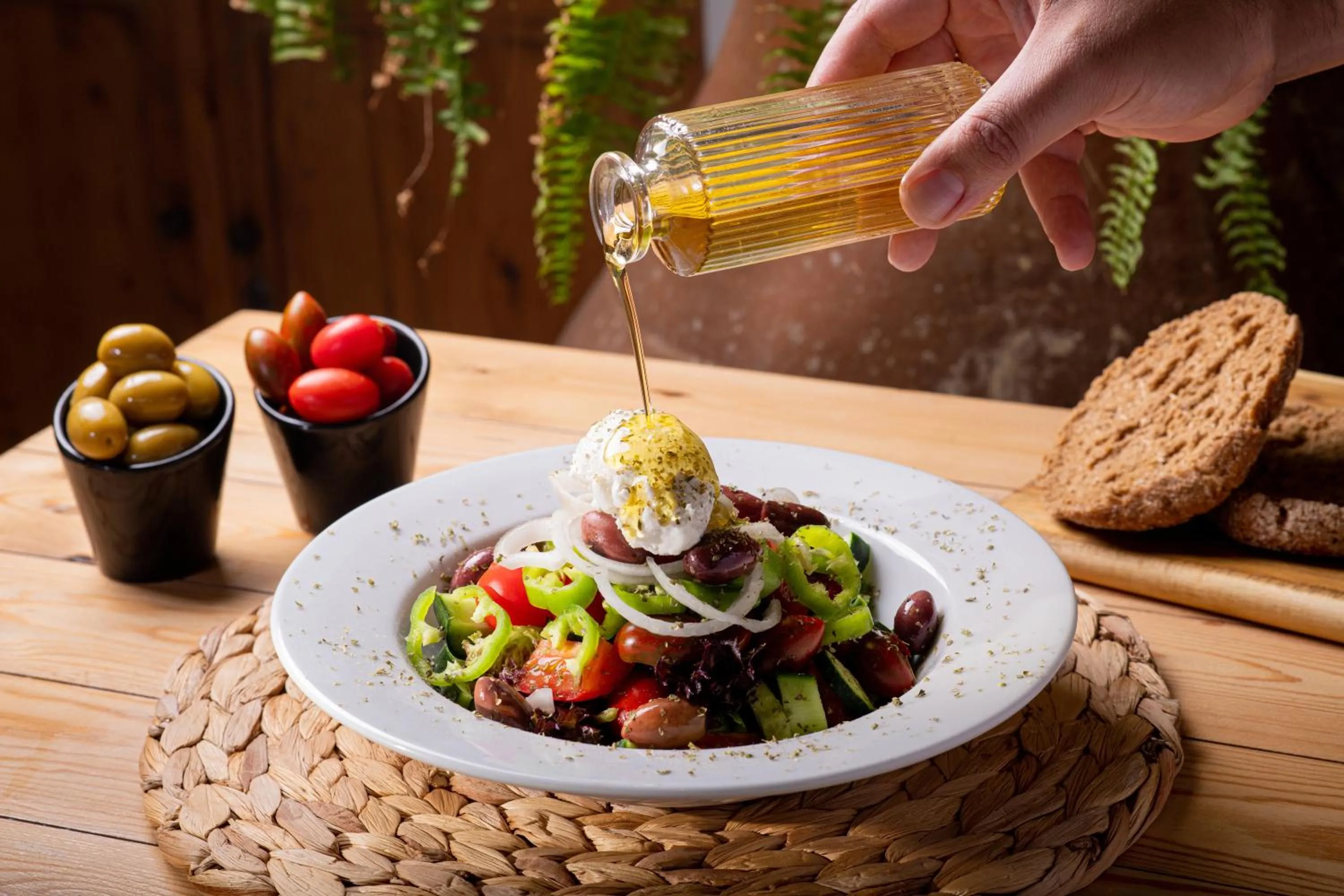 Restaurant/places to eat in Elèa Concept Hotel & Suites