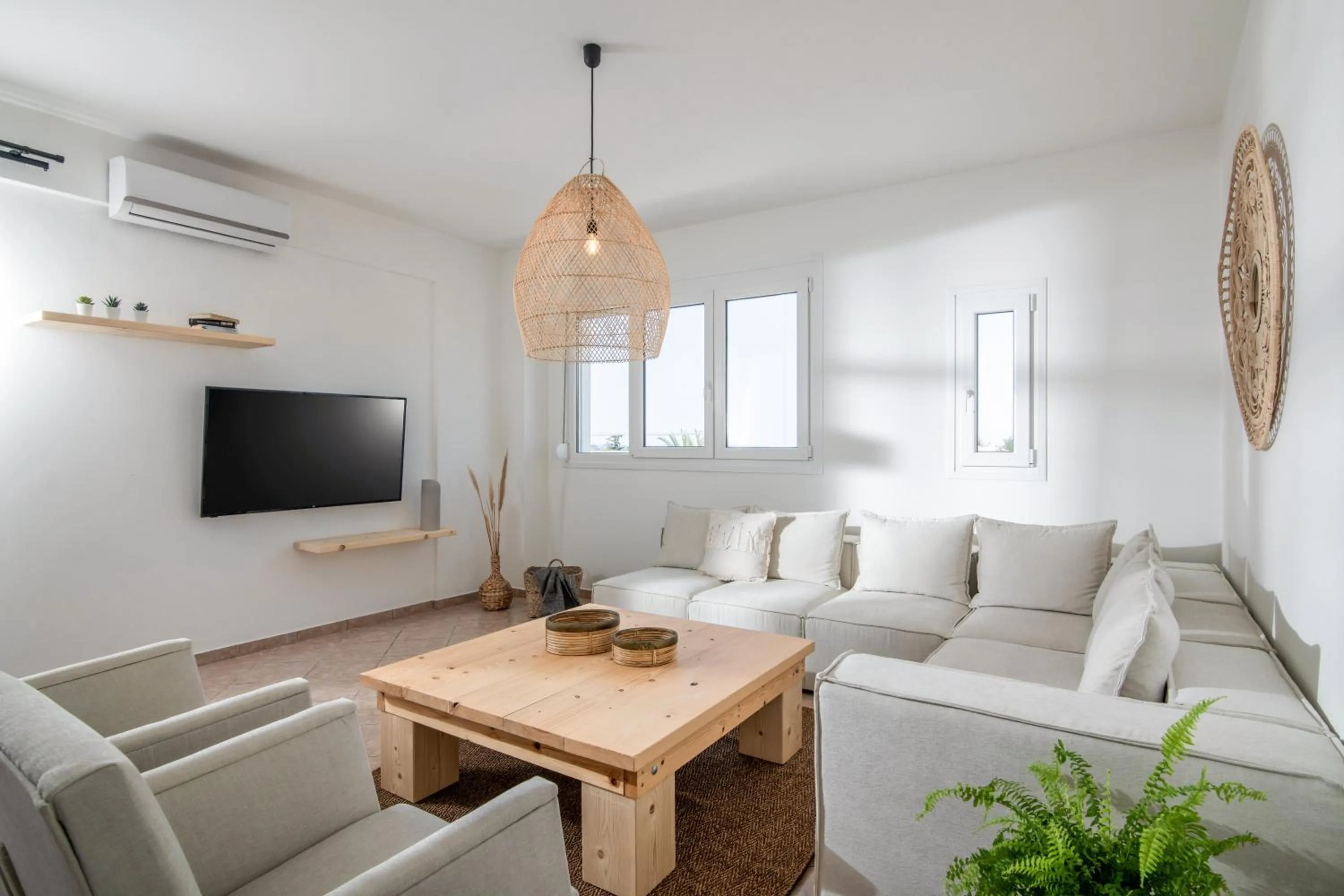 TV and multimedia in Elèa Concept Hotel & Suites