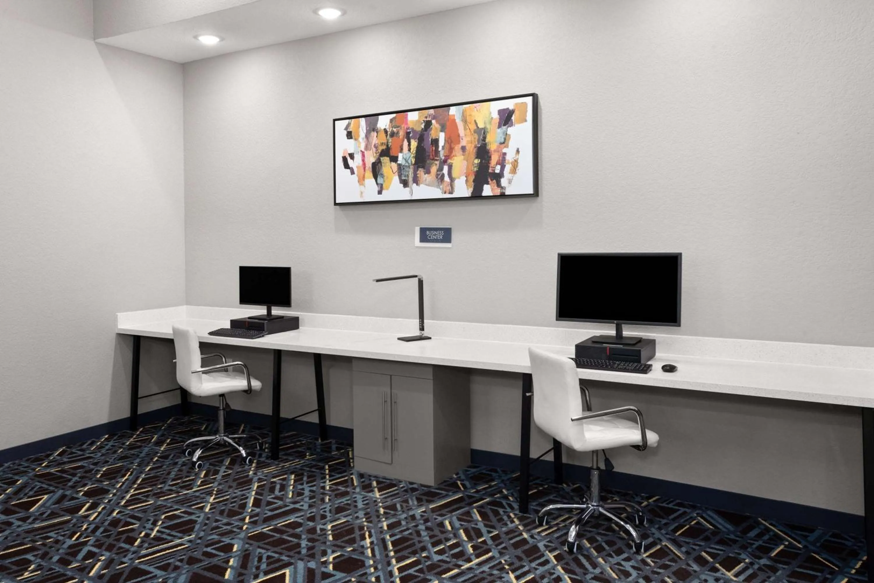 Business facilities in La Quinta Inn & Suites by Wyndham Coralville Iowa City