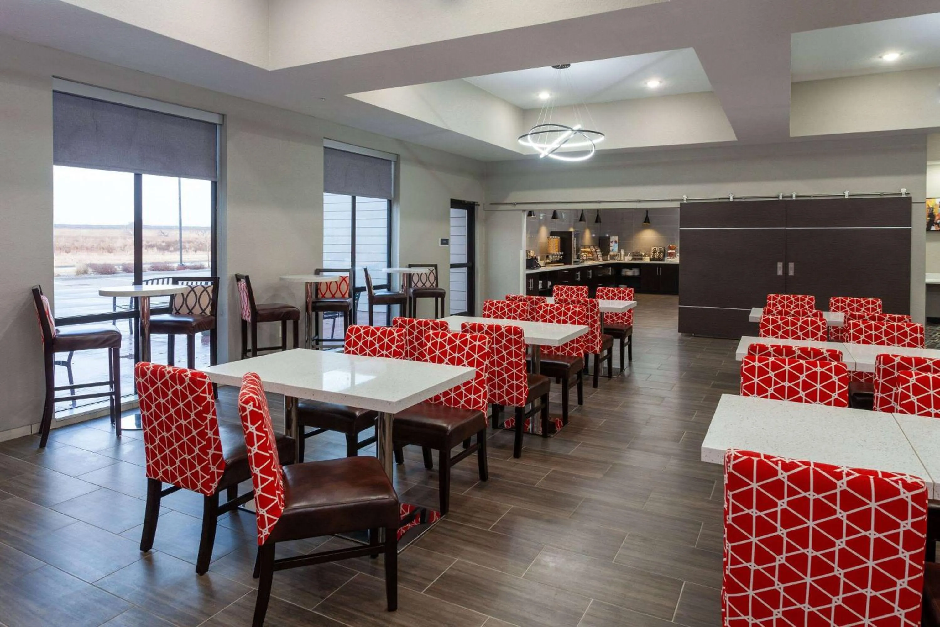 Breakfast in La Quinta Inn & Suites by Wyndham Coralville Iowa City