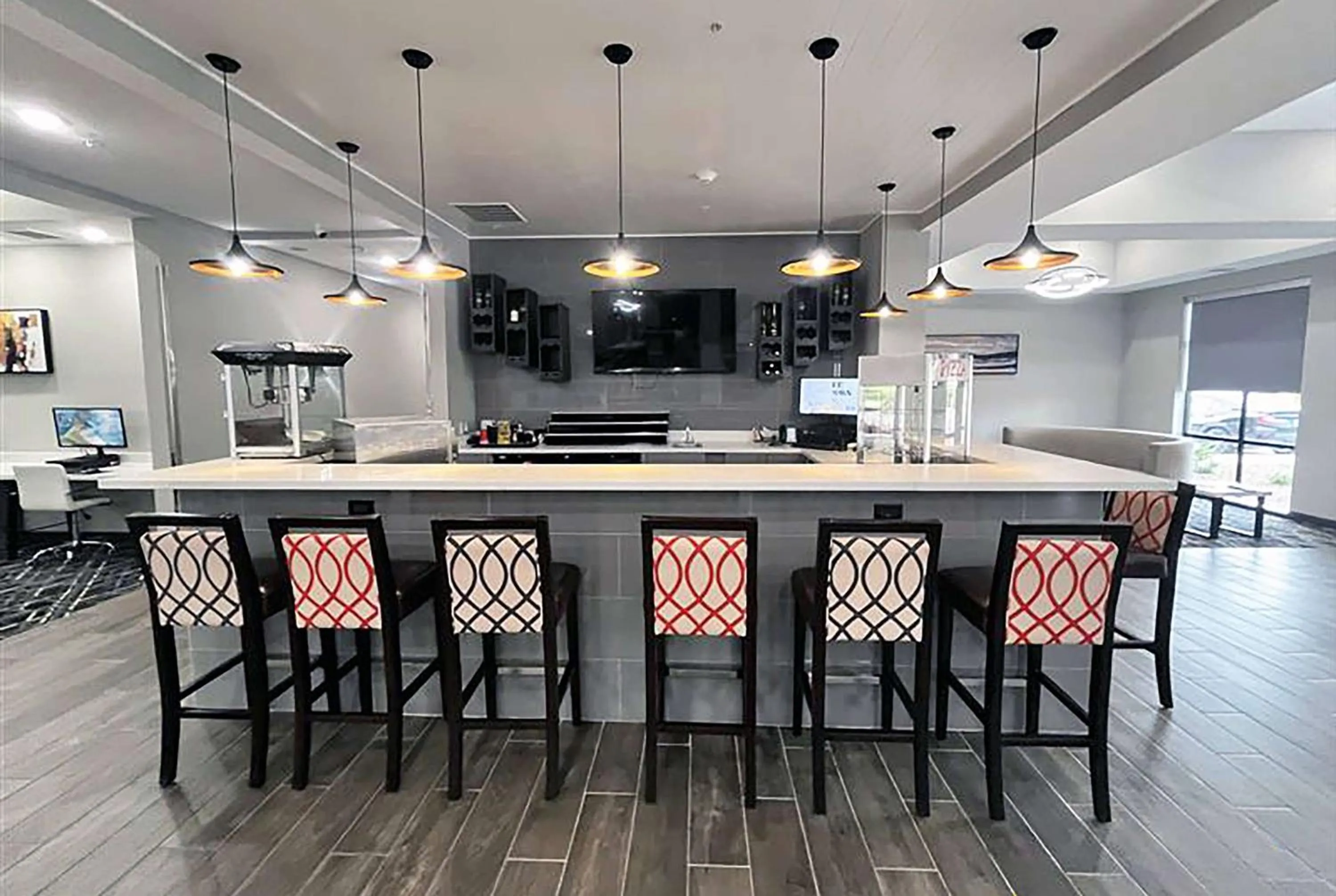 Lounge or bar in La Quinta Inn & Suites by Wyndham Coralville Iowa City