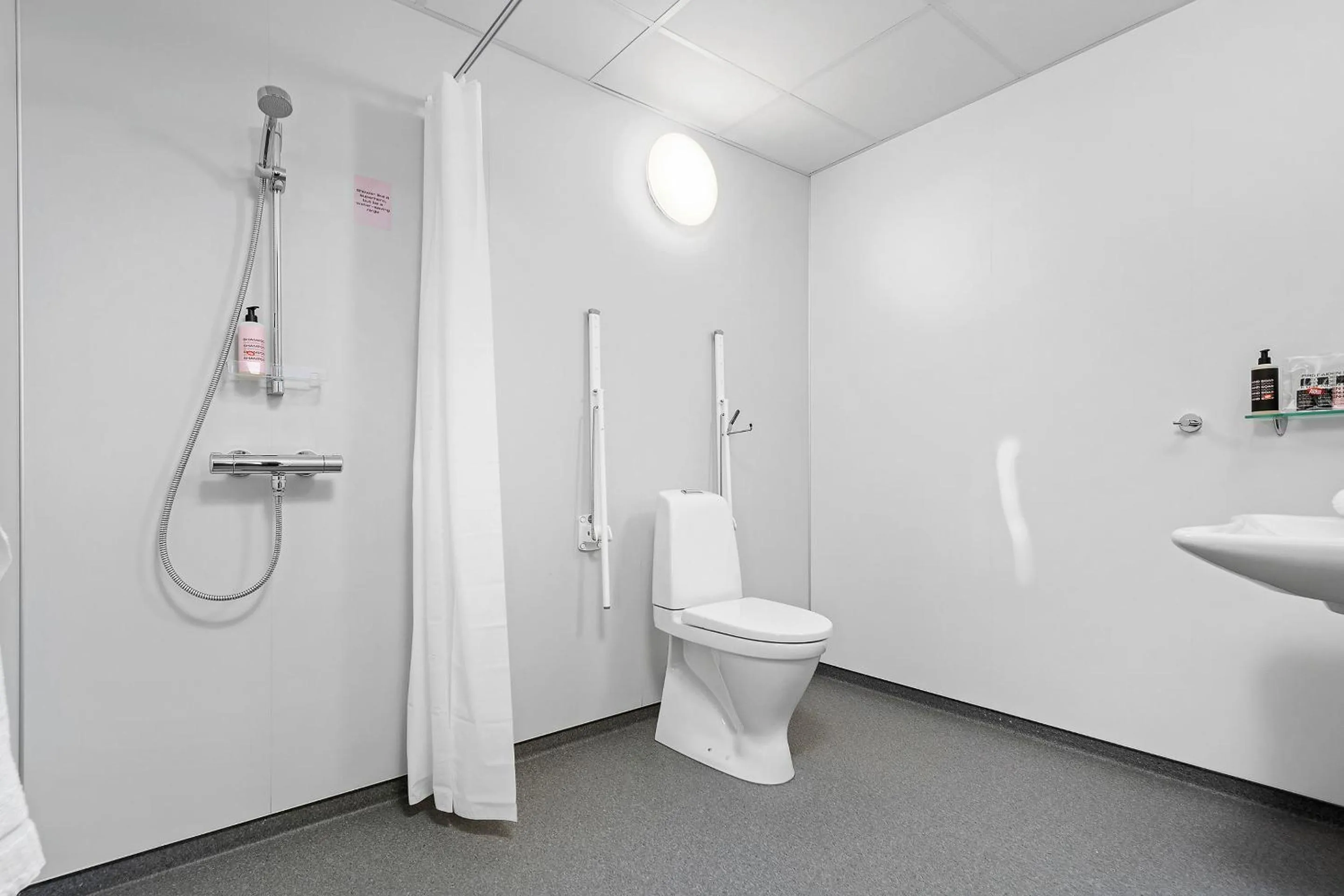 Shower in Aiden by Best Western Trondheim Airport