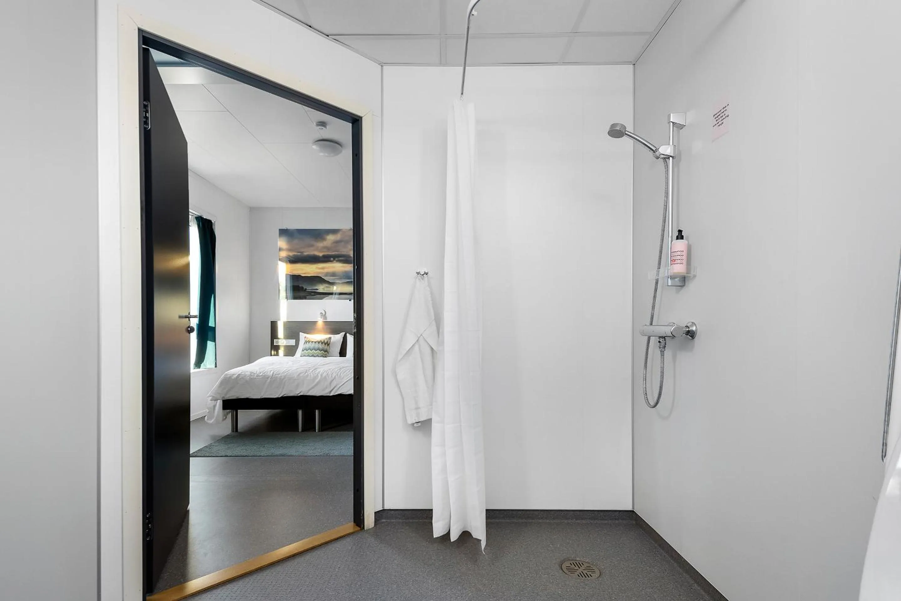 Shower, Bed in Aiden by Best Western Trondheim Airport