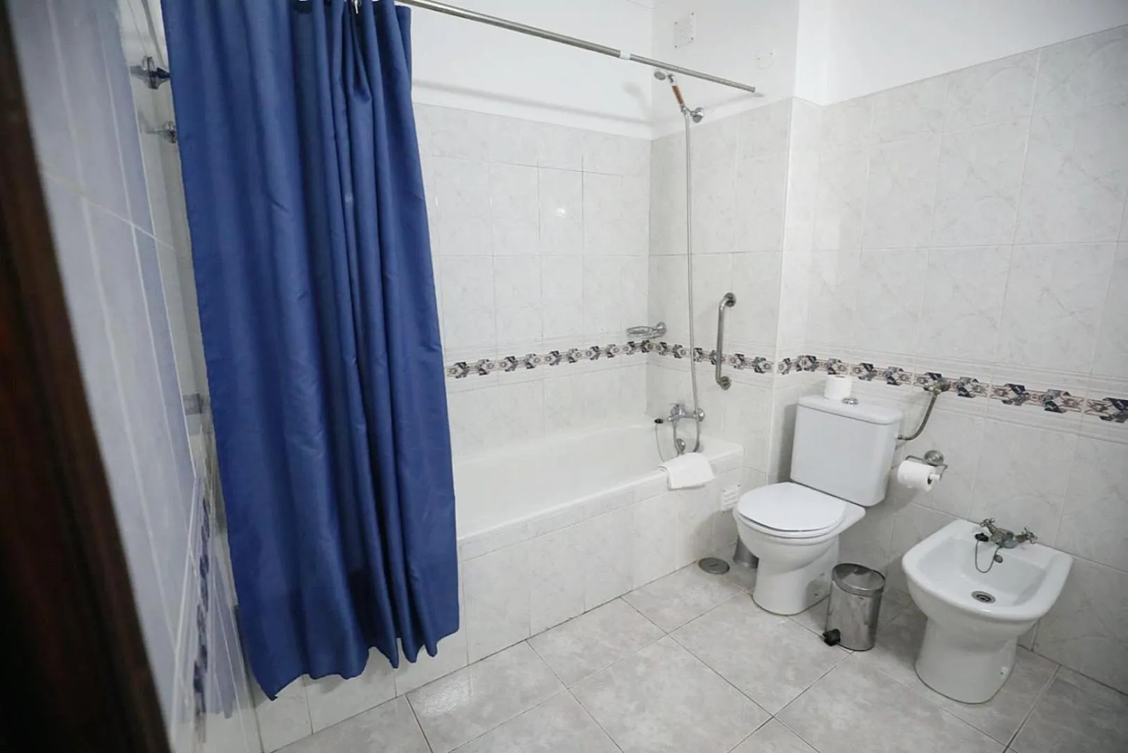 Bathroom in cantinho do mar