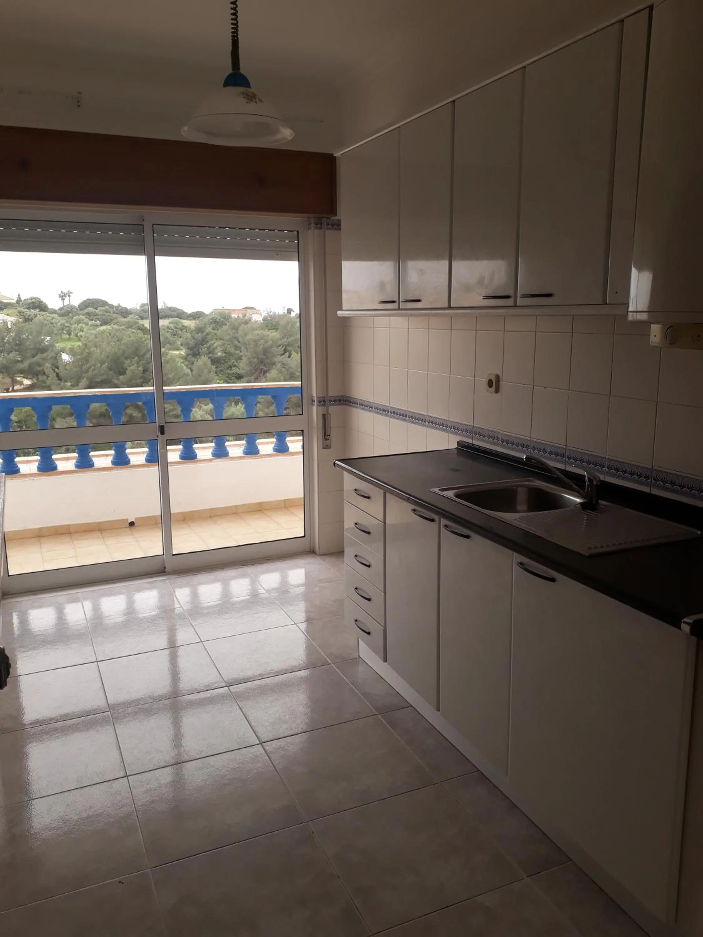 Kitchen or kitchenette in cantinho do mar