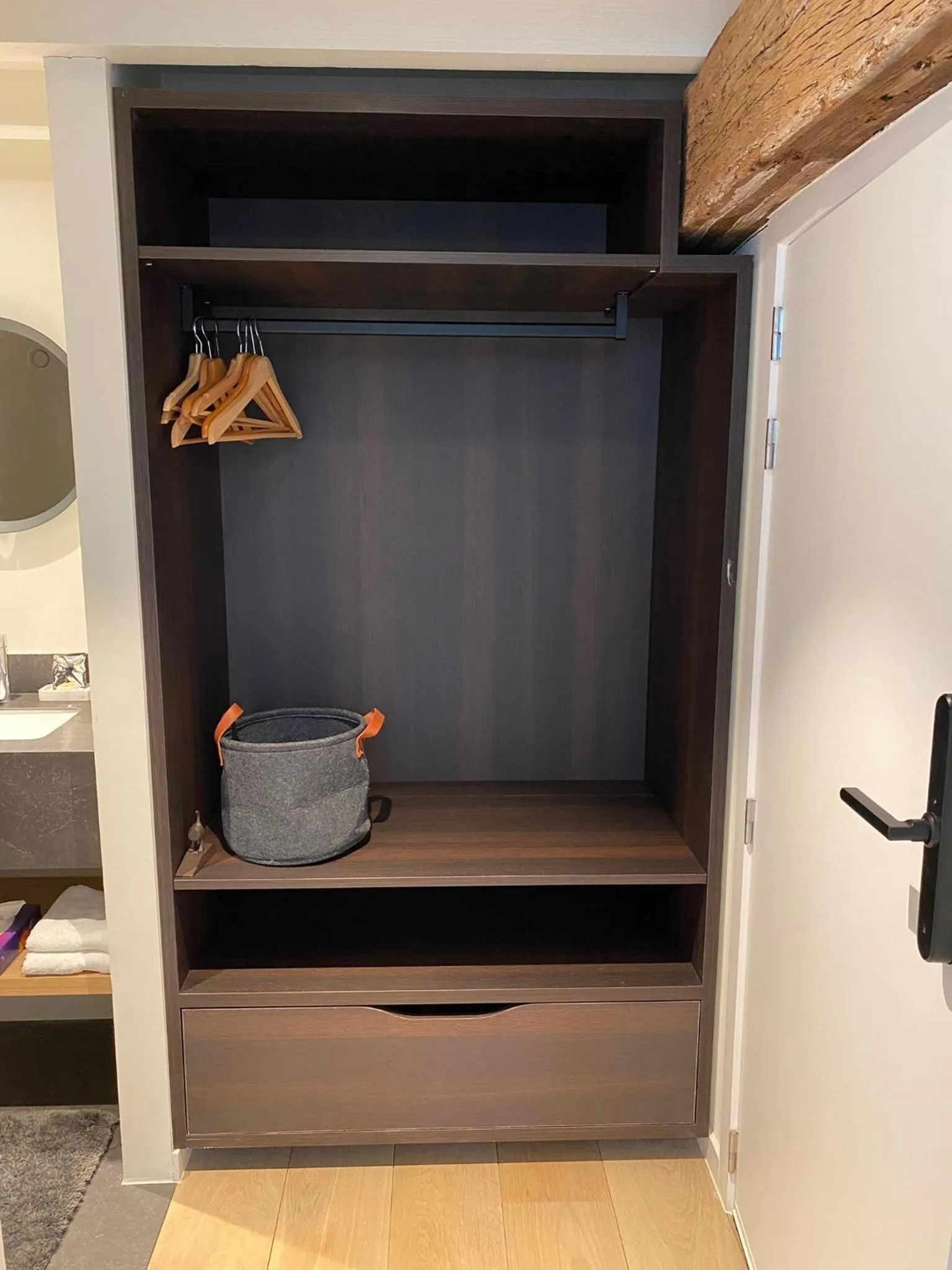 wardrobe in B&B Anna9