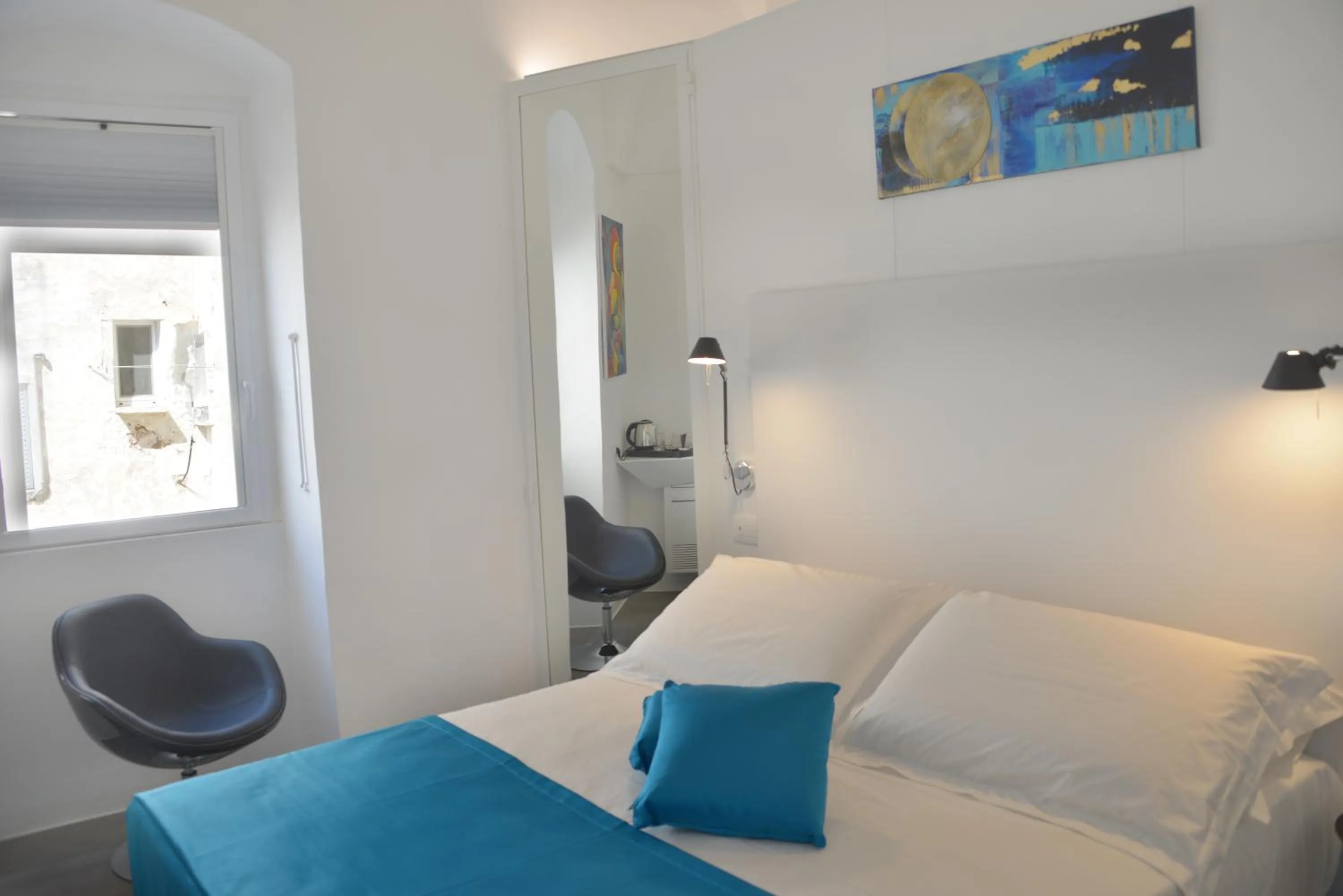 Photo of the whole room in Sunshine Luxury Rooms