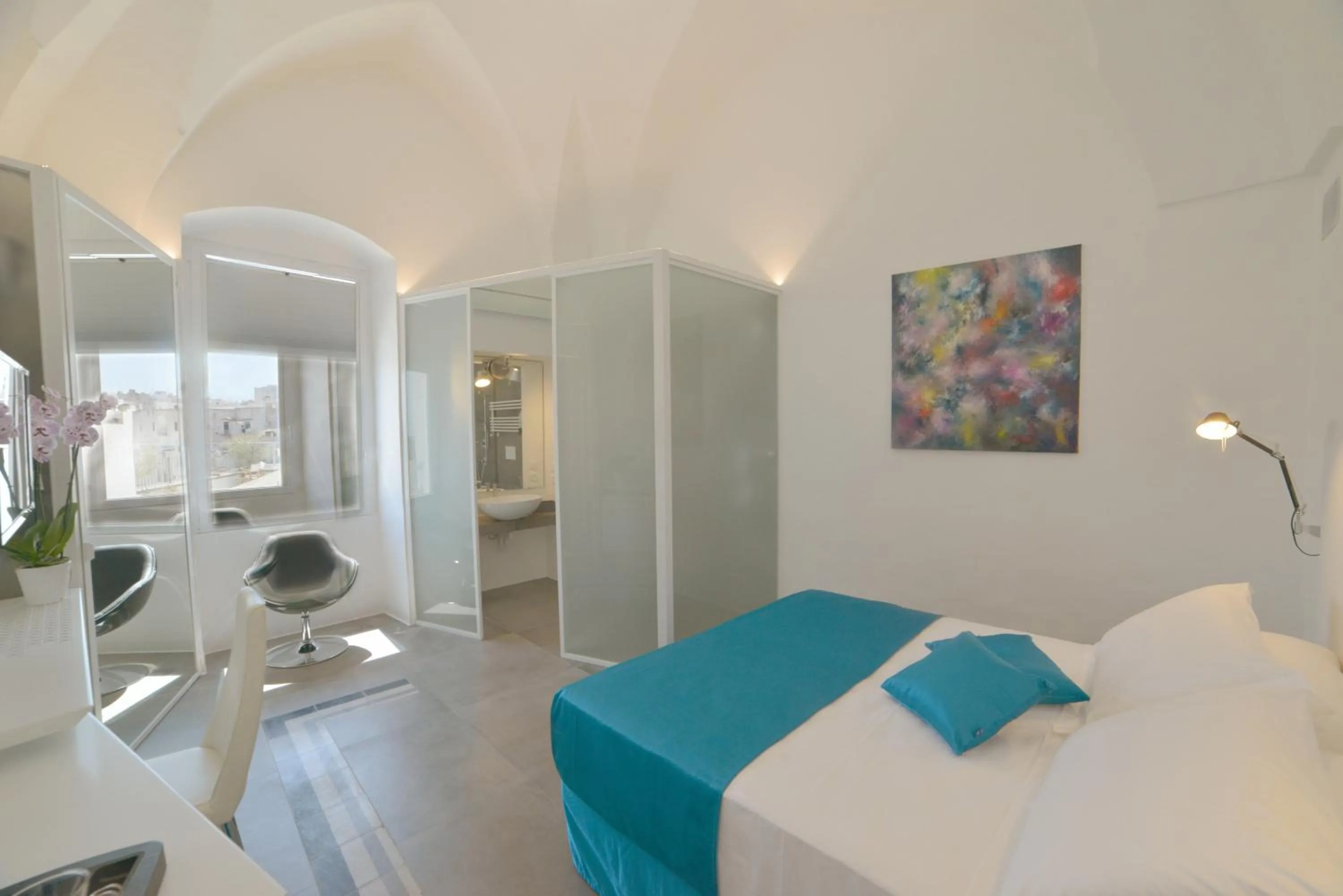 Photo of the whole room in Sunshine Luxury Rooms