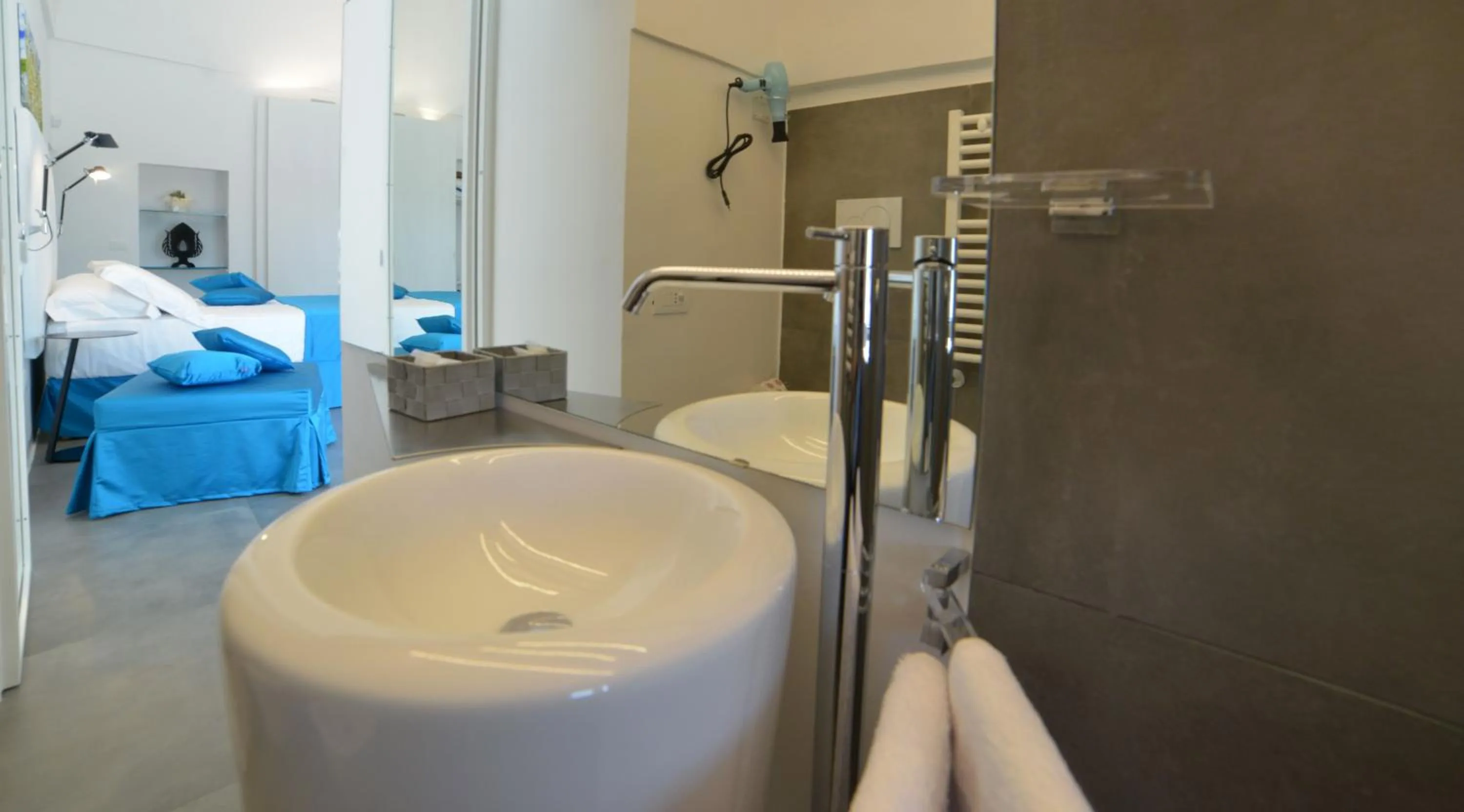 Bathroom in Sunshine Luxury Rooms