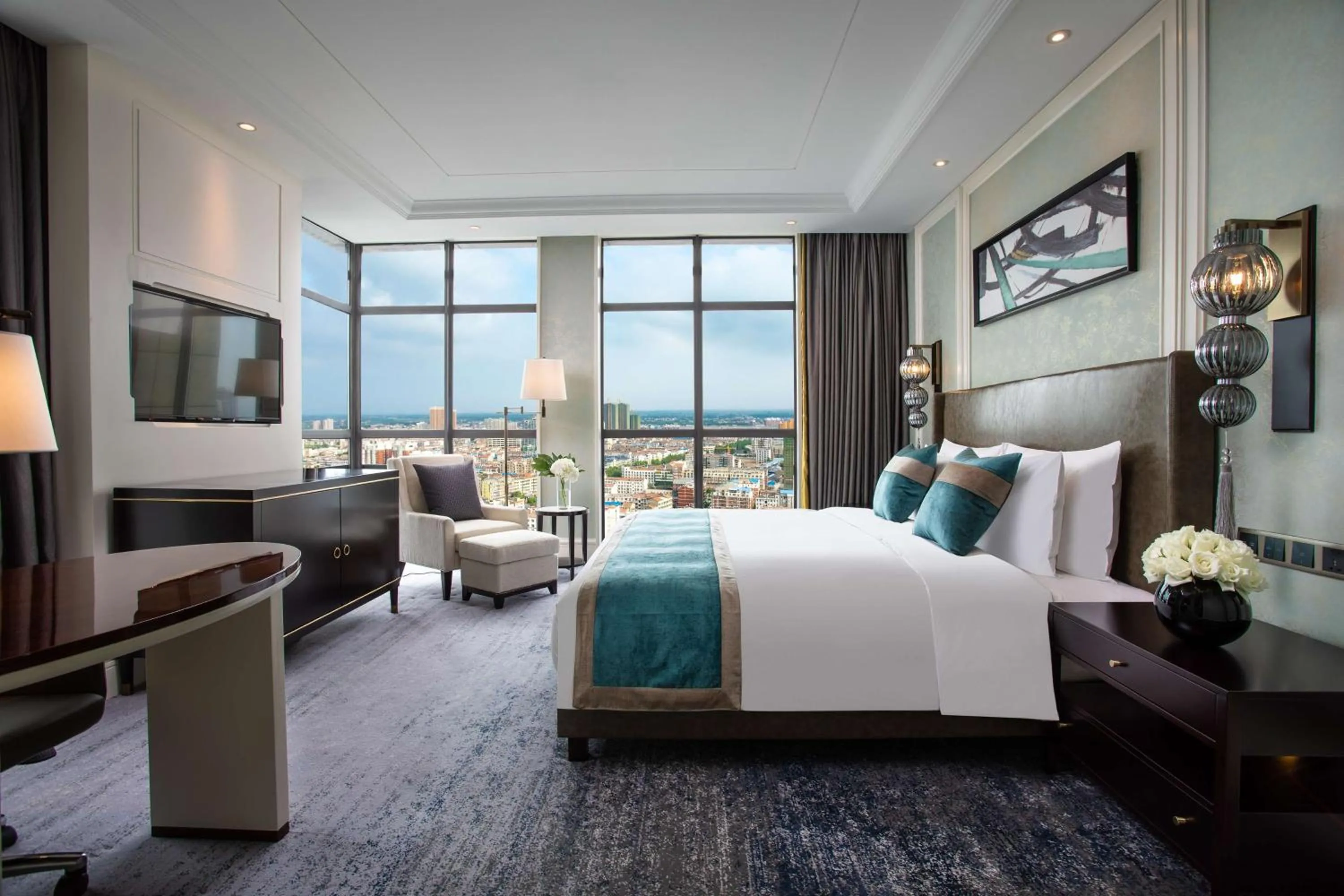 Photo of the whole room, Bed in Ramada Plaza by Wyndham Wuhan Huangpi