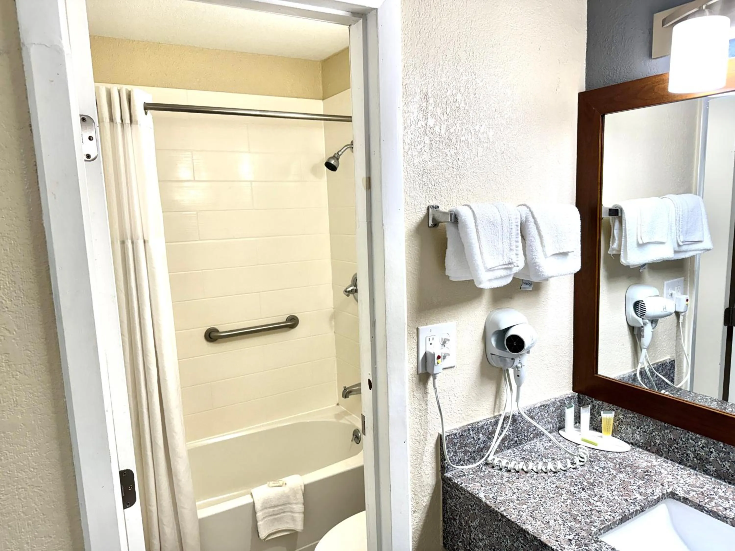 Super 8 by Wyndham Morganton