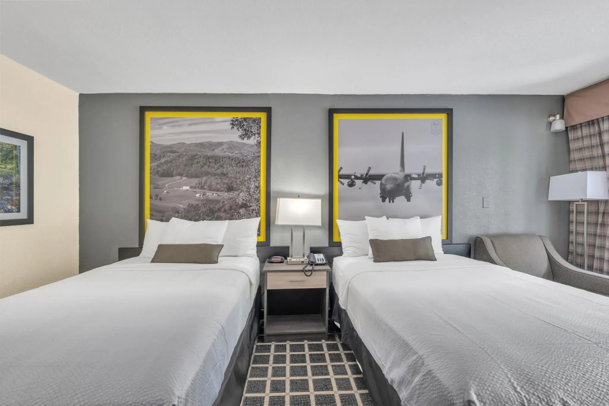 Bedroom, Bed in Super 8 by Wyndham Morganton