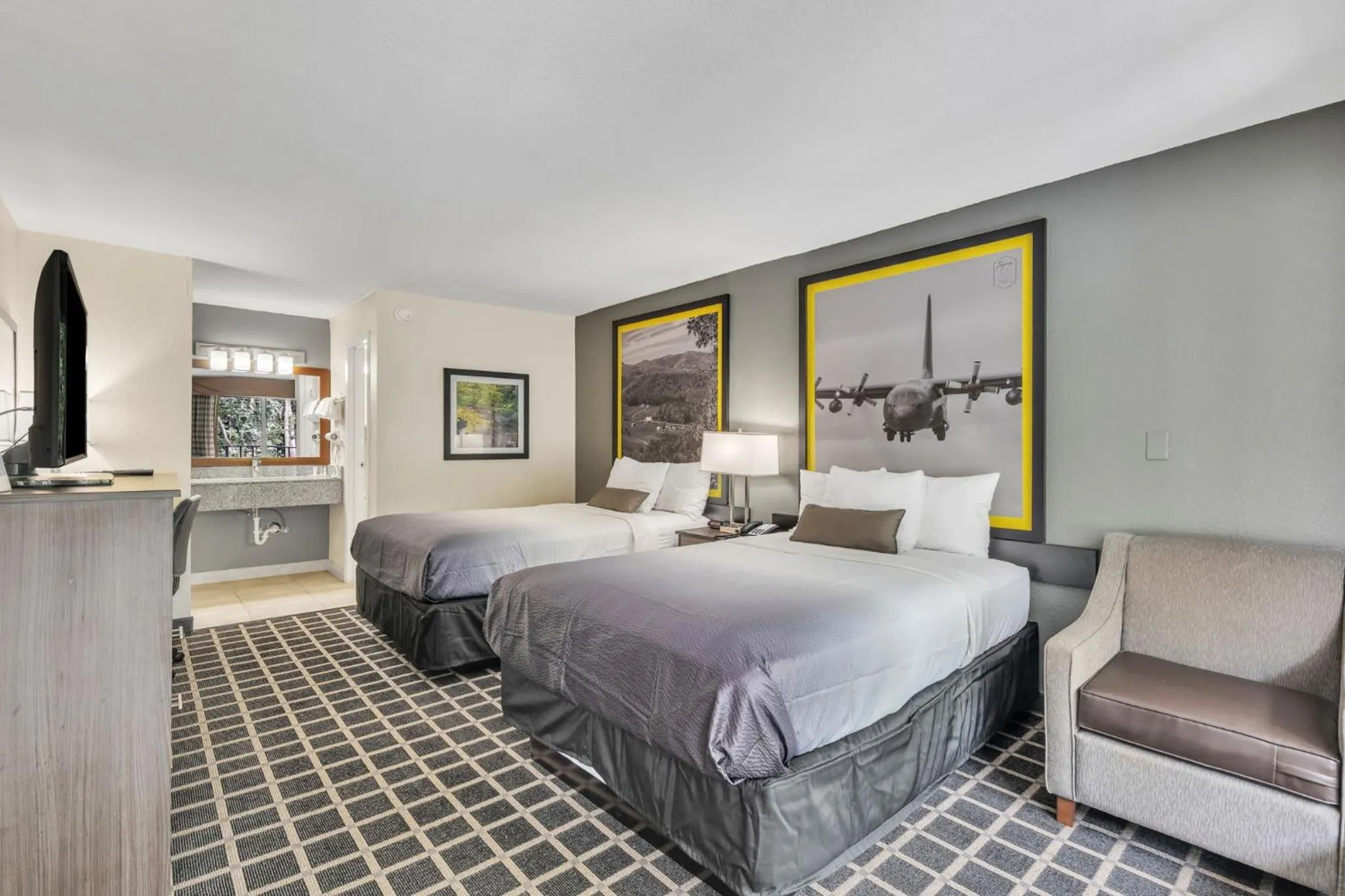 Bedroom, Bed in Super 8 by Wyndham Morganton