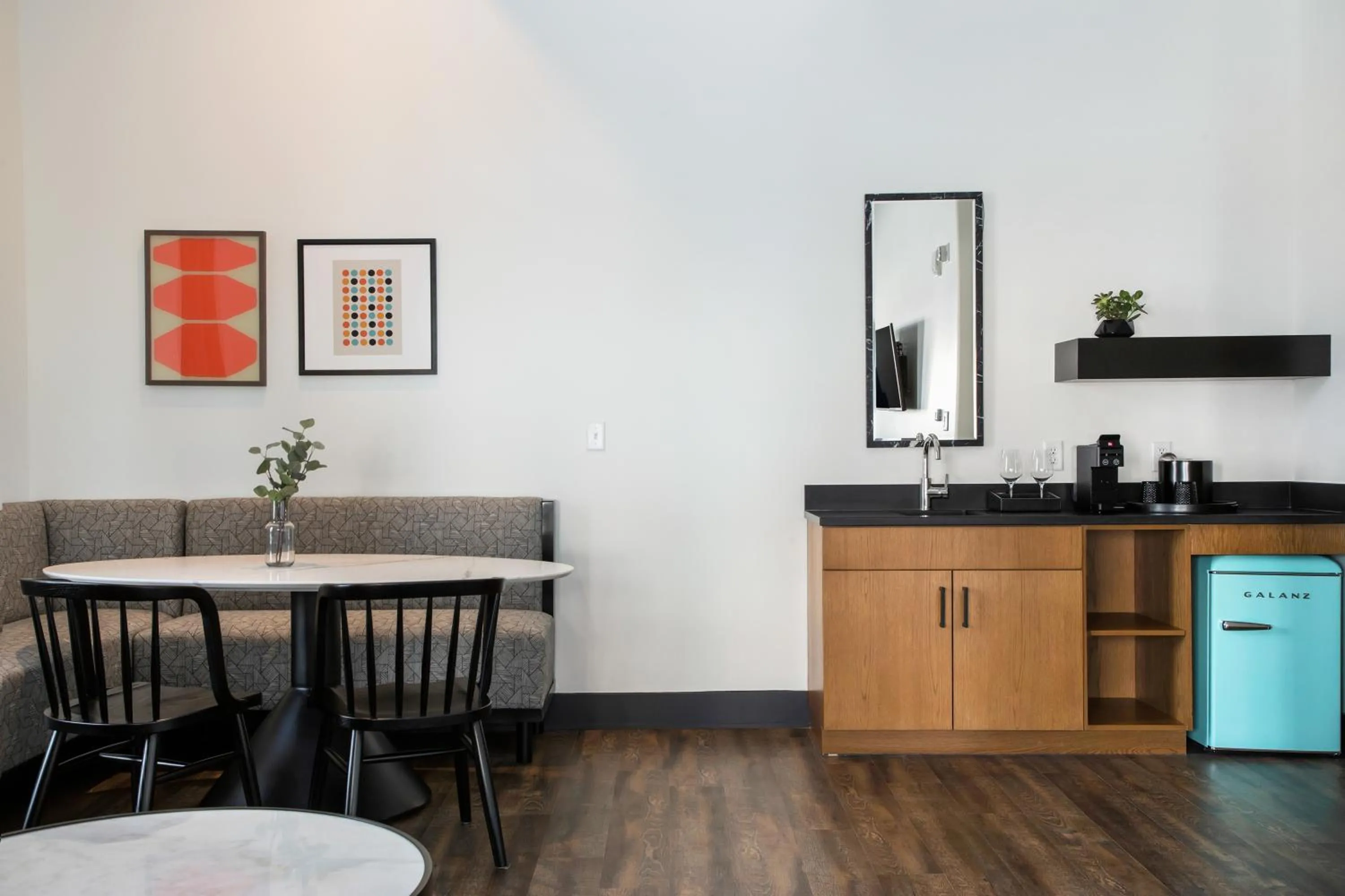 Seating area in Origin Westminster a Wyndham Hotel