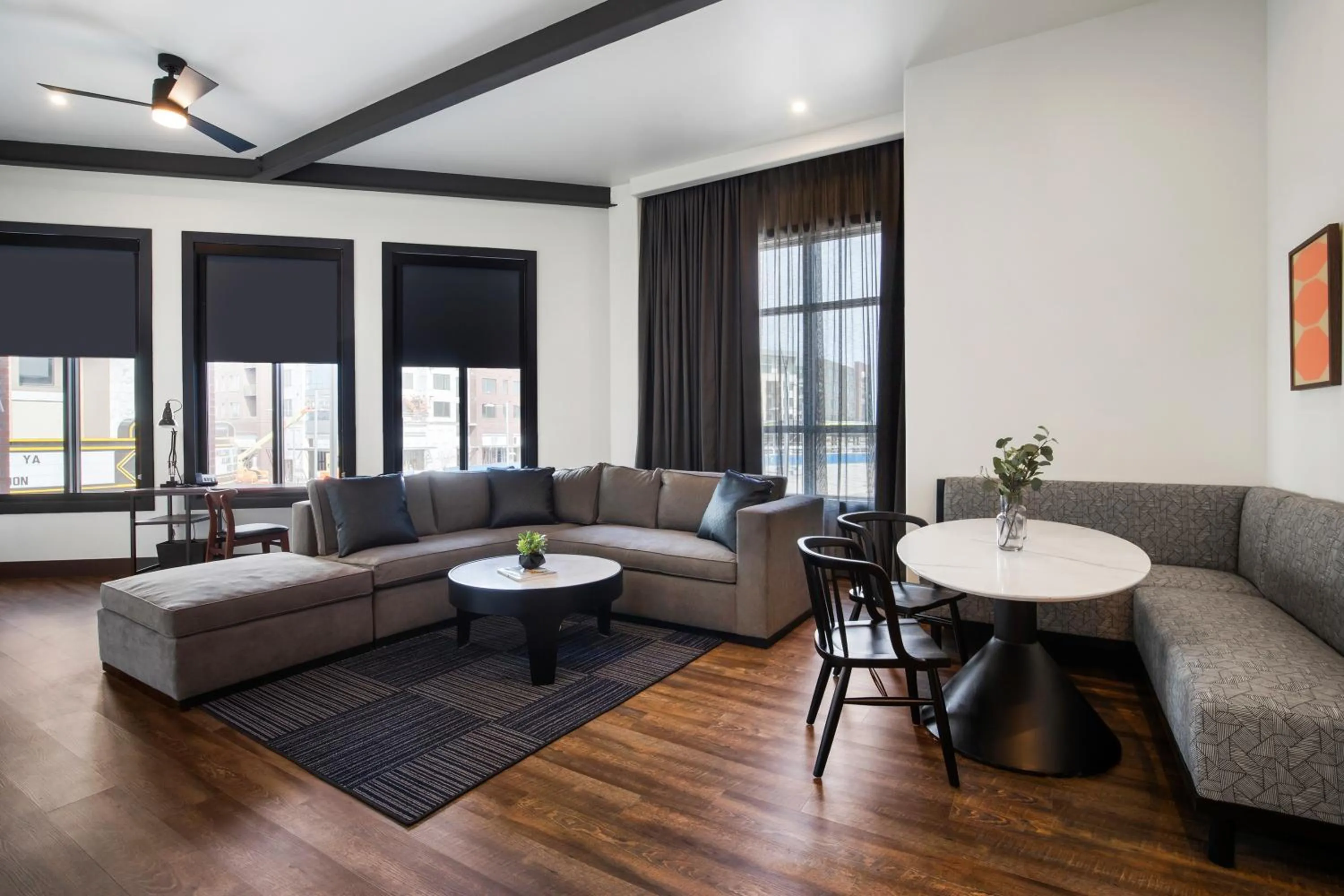 Living room in Origin Westminster a Wyndham Hotel