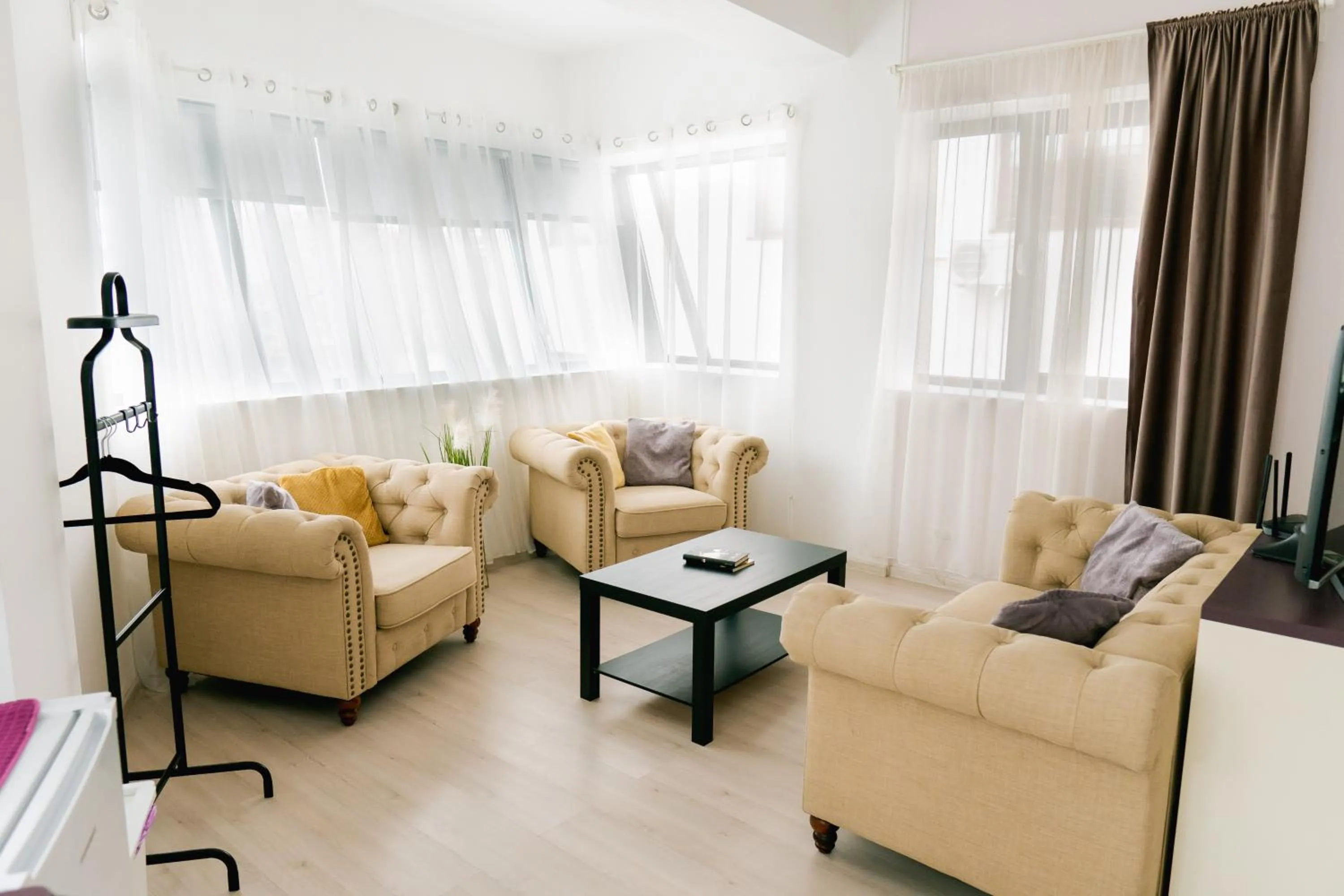 Seating area in Chic Studio