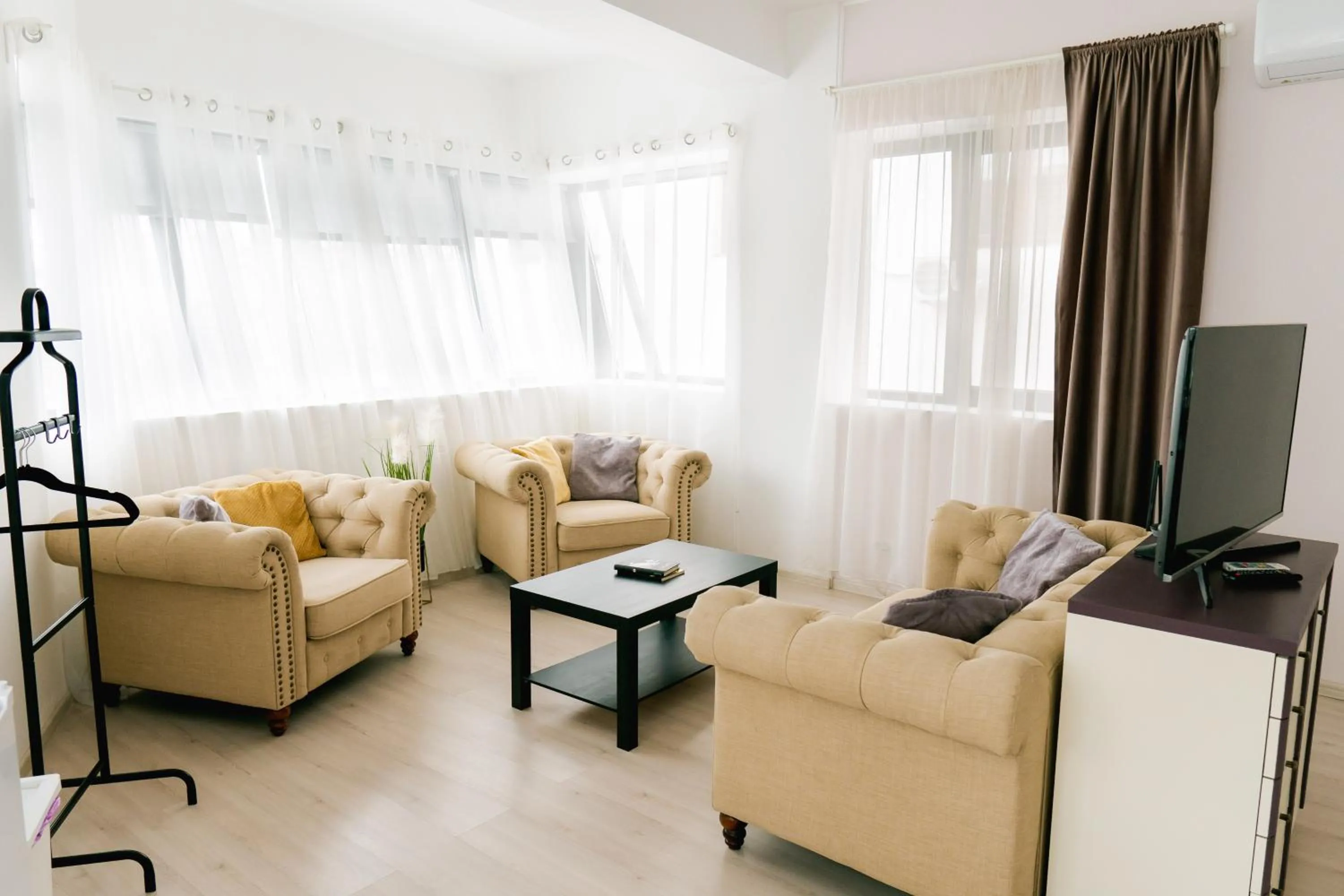 Seating area in Chic Studio