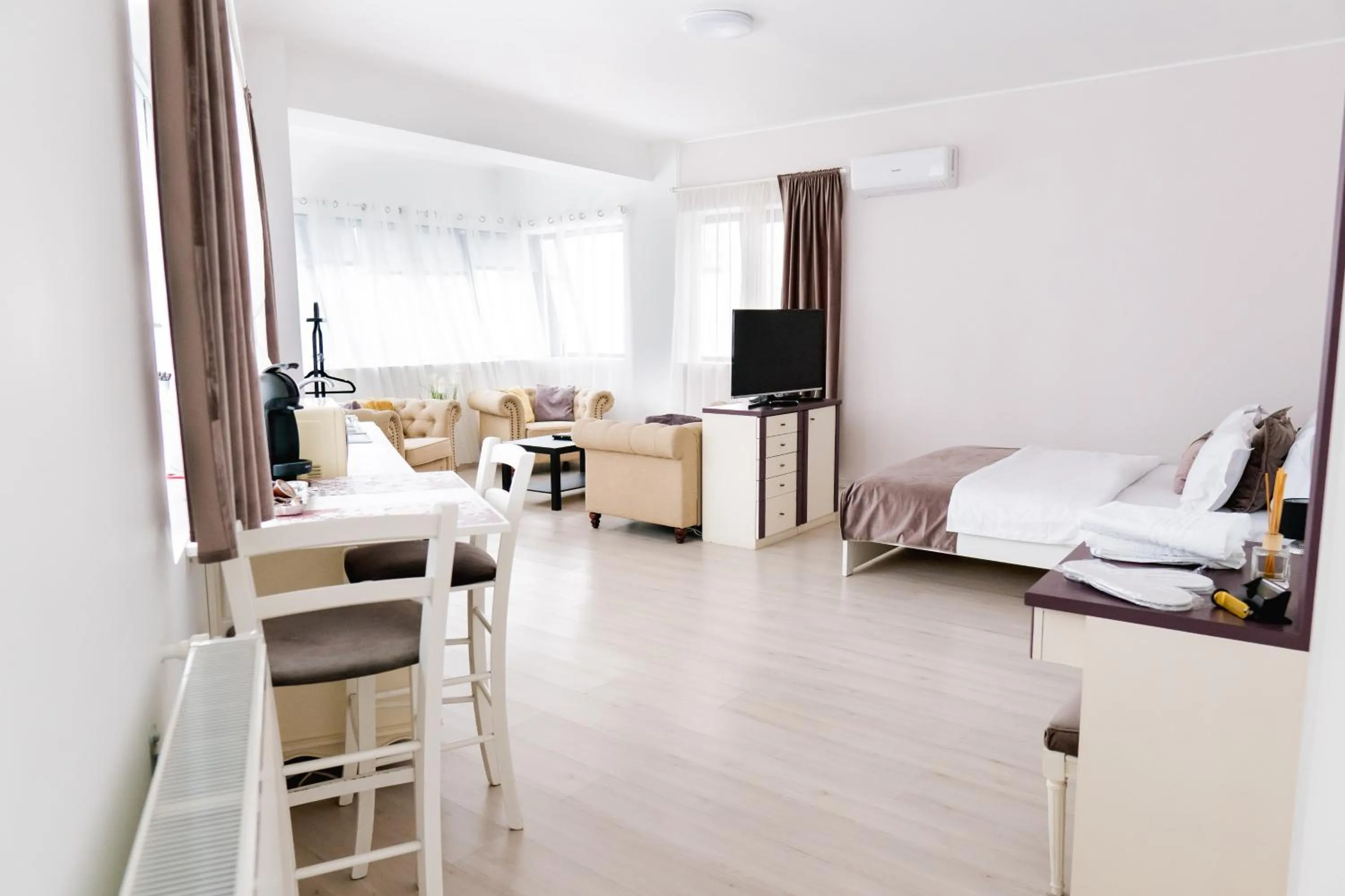 Photo of the whole room, Bed in Chic Studio