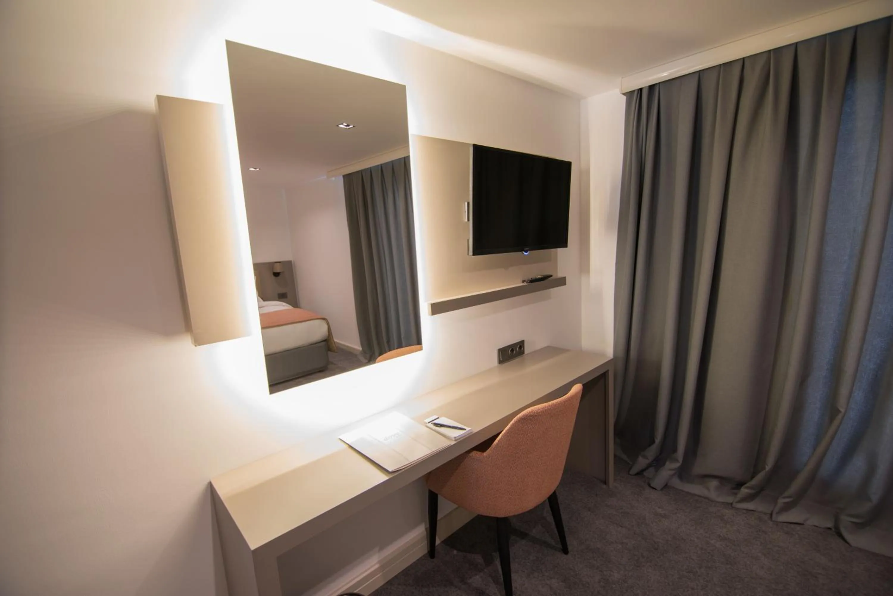 TV and multimedia in Dovv Hotel Busıness