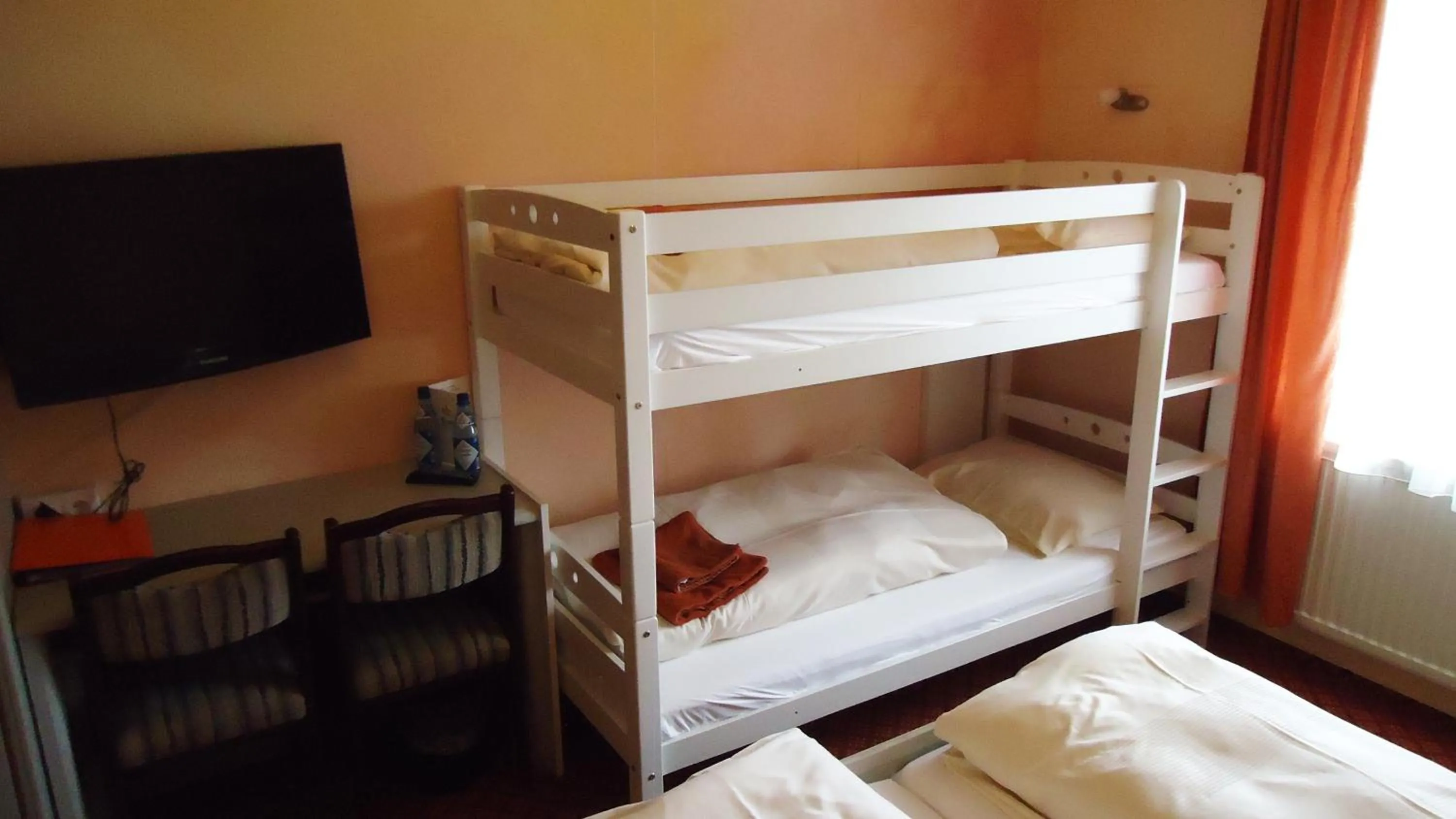 bunk bed, Bed in Hotel Krone