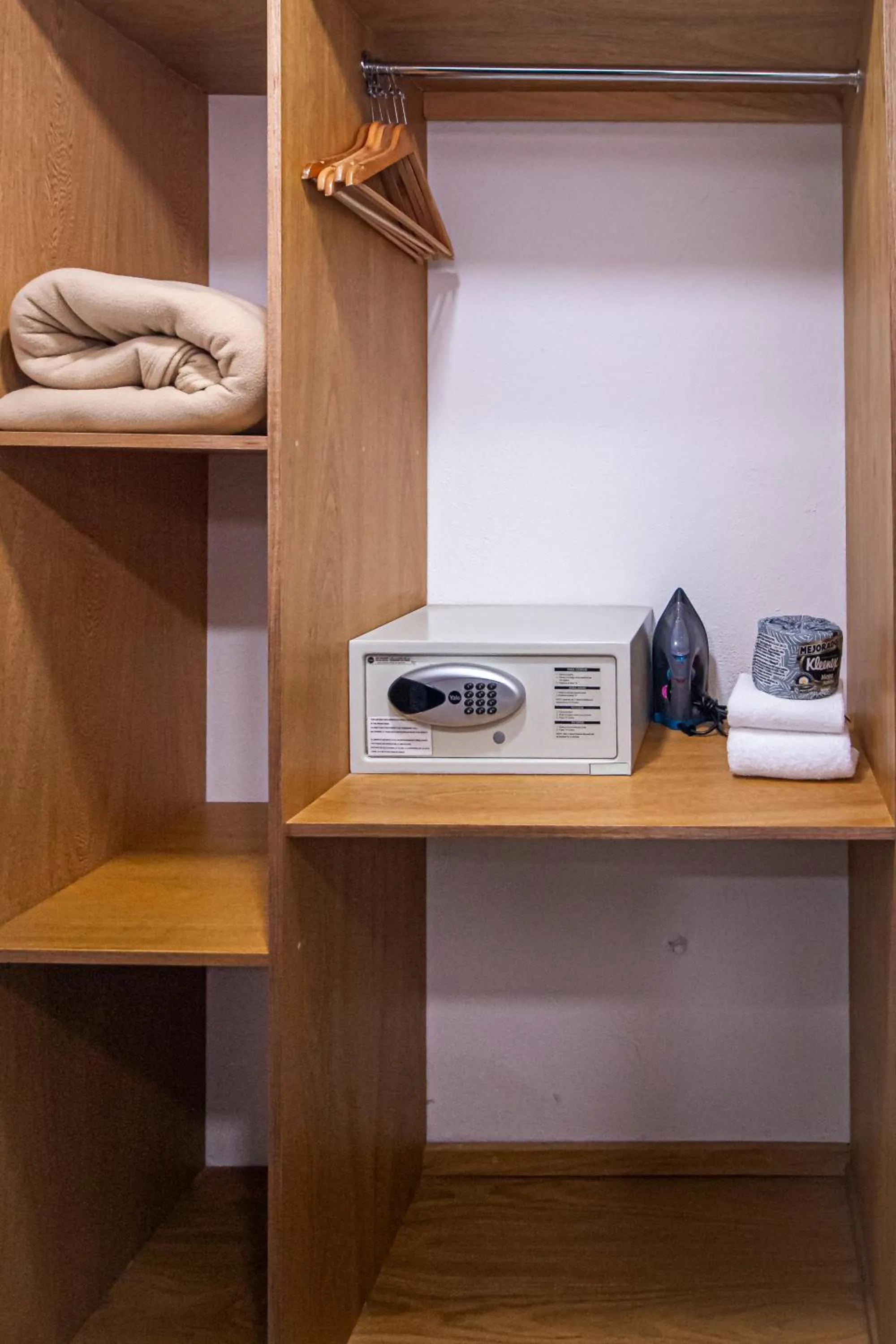 safe in La Iguana Vallarta LGBT ADULTS ONLY - Romantic Zone - Party Clubbing Street