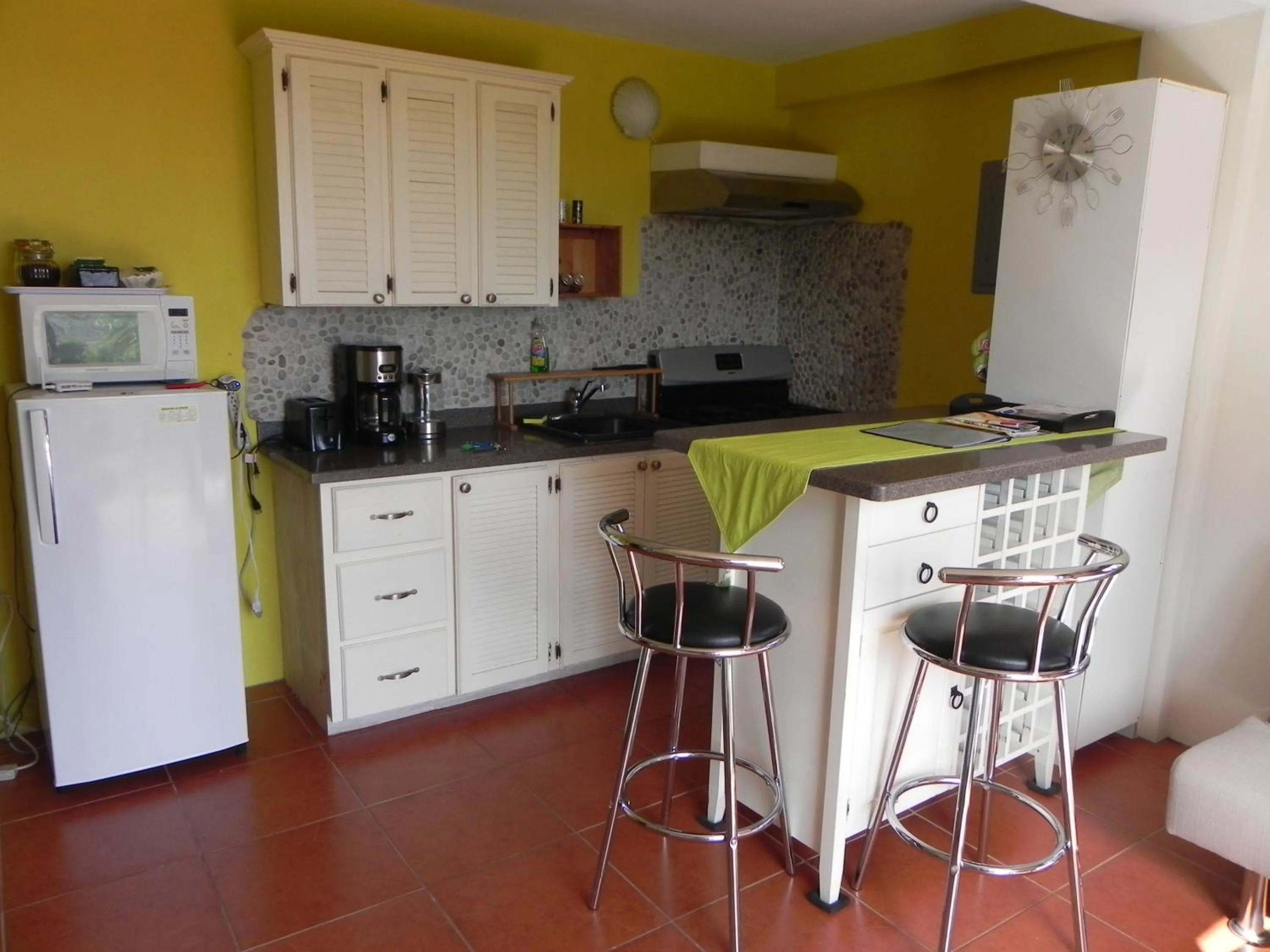 Kitchen or kitchenette in Villa Touloulou