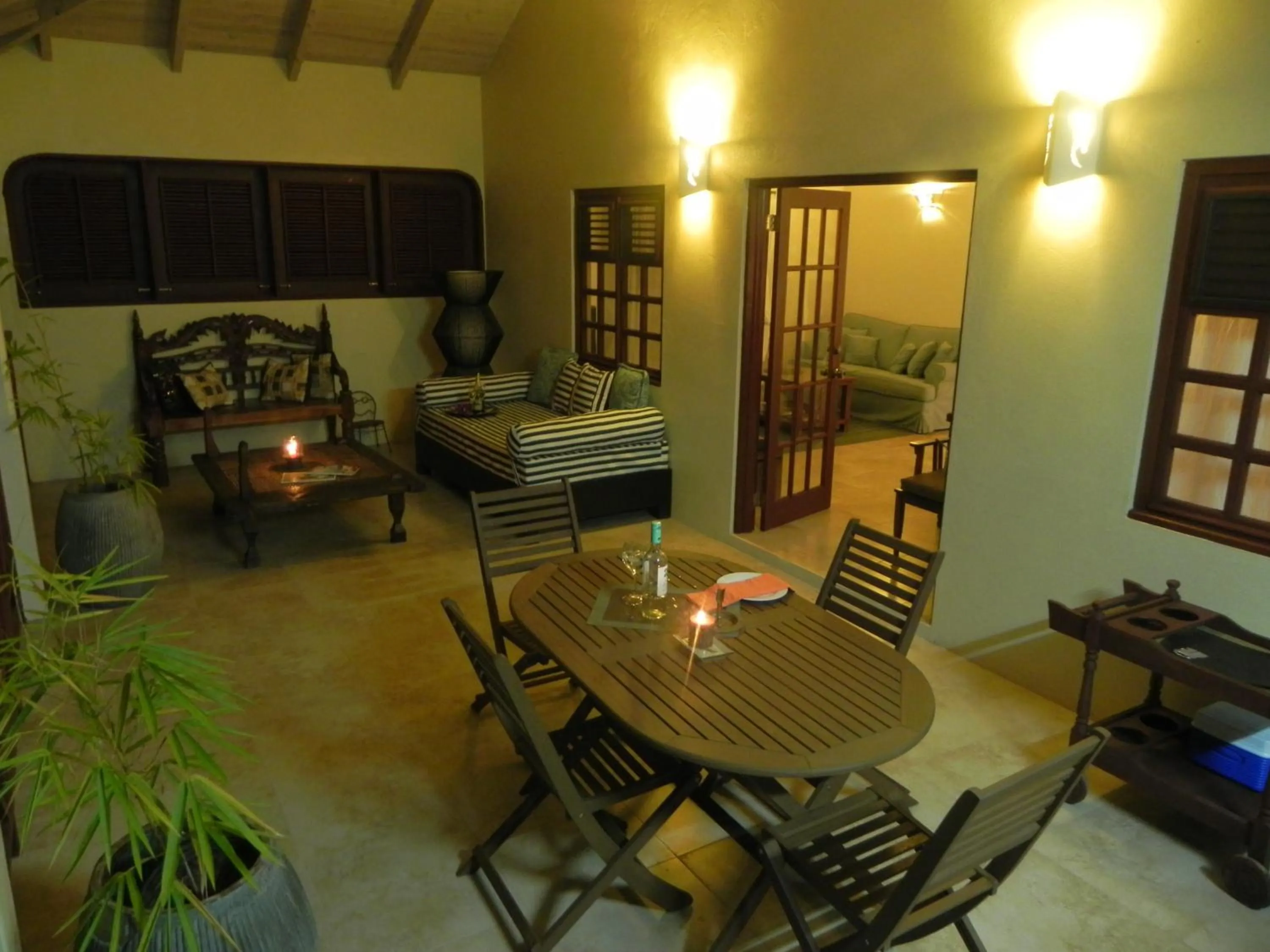 Dining area in Villa Touloulou
