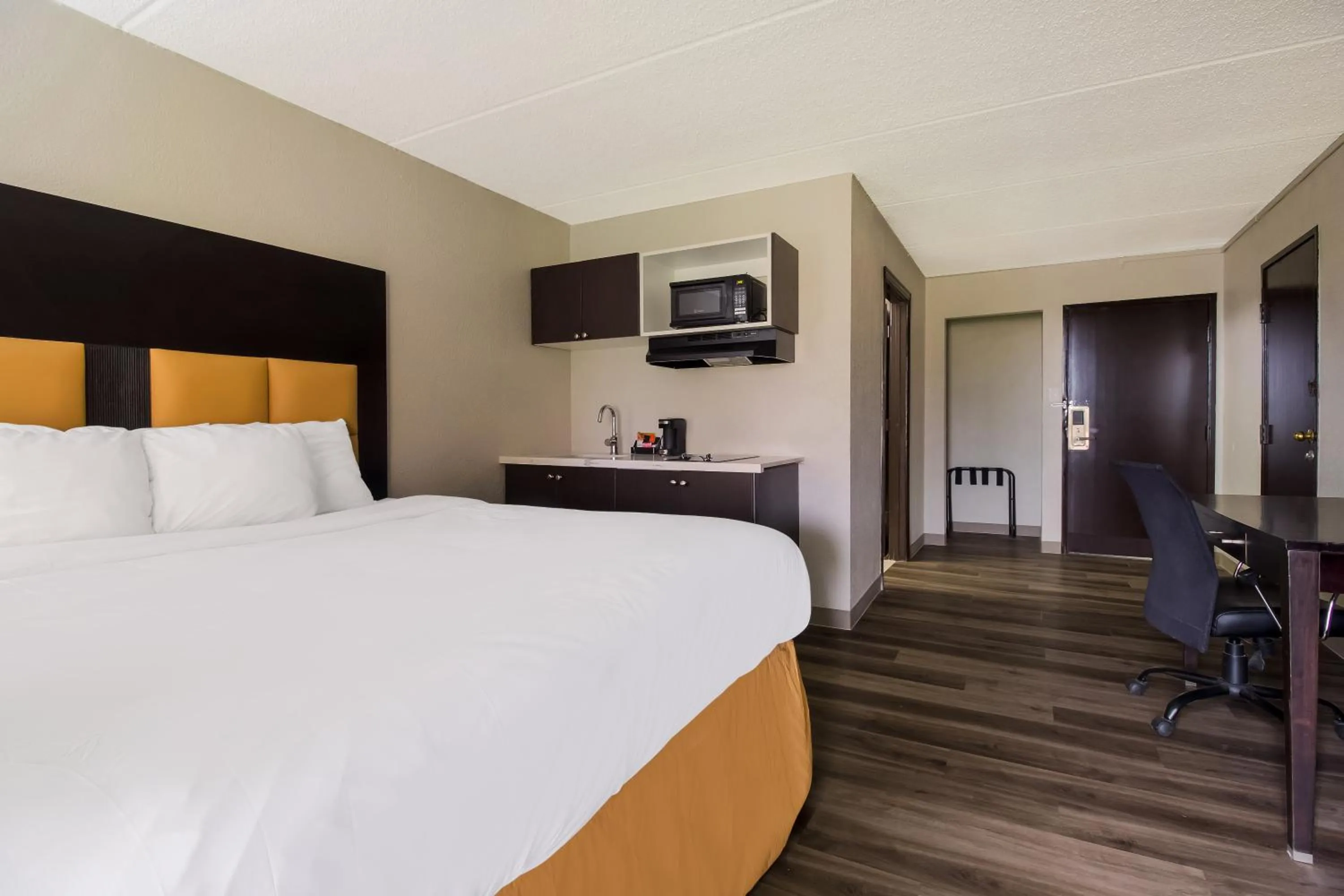 Bed in Clarion Pointe Lake Jackson - Clute