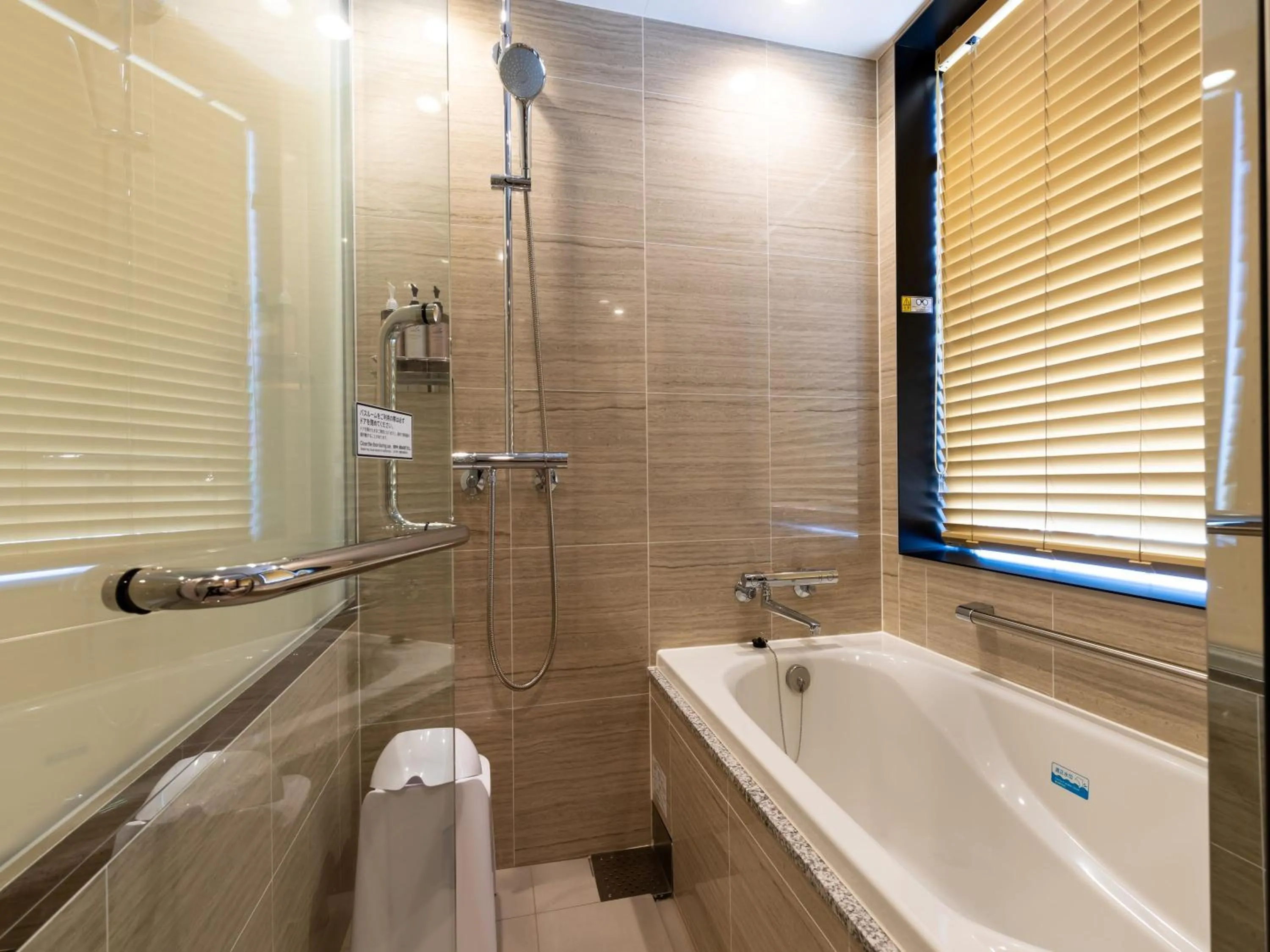 Bathroom in APA Hotel Keikyukamata Ekimae