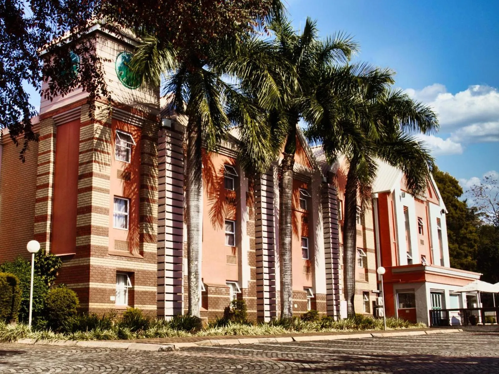 Facade/entrance in Hotel 247 @ White River