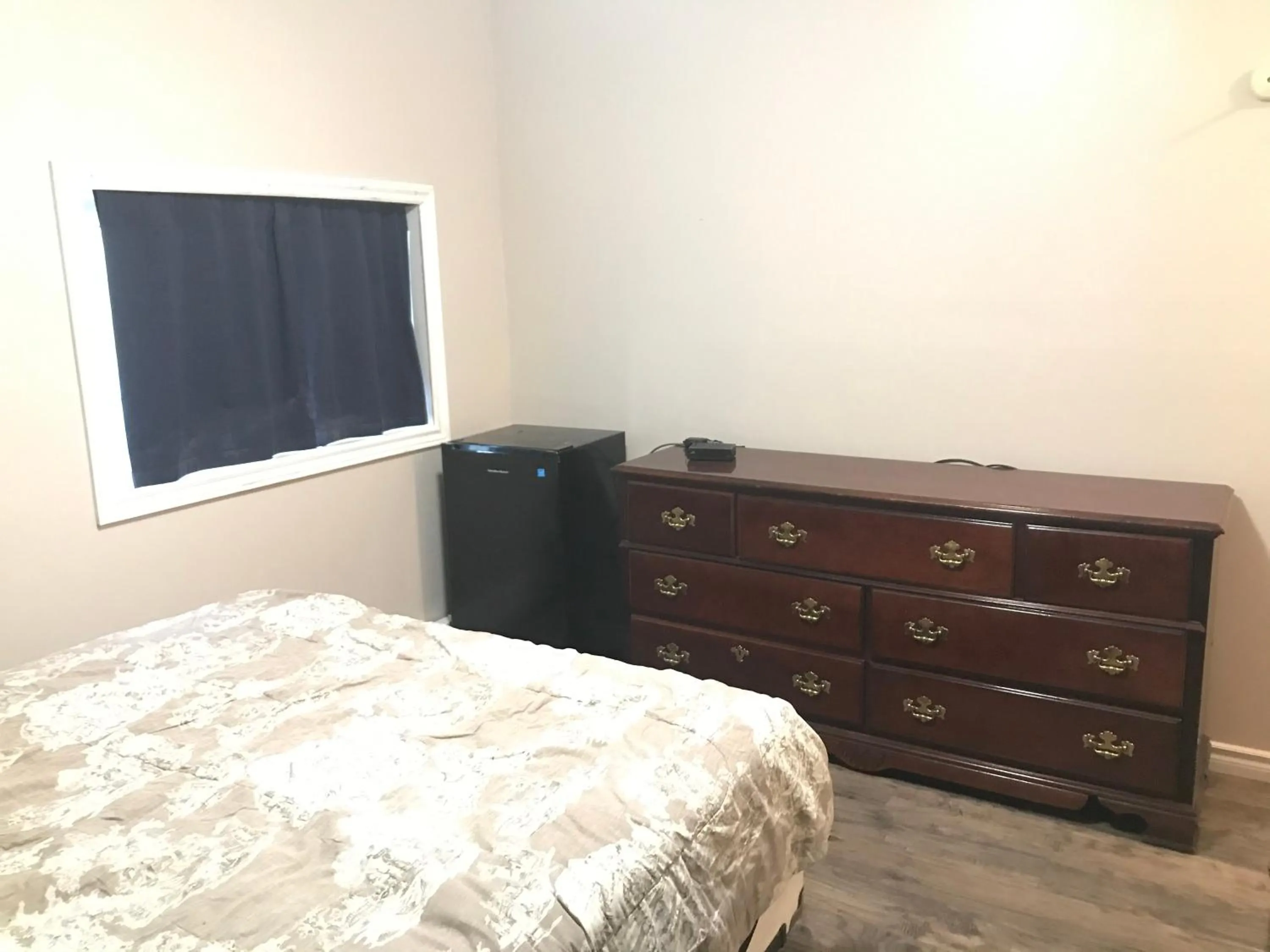 Bedroom, Bed in Earthquest Lodge