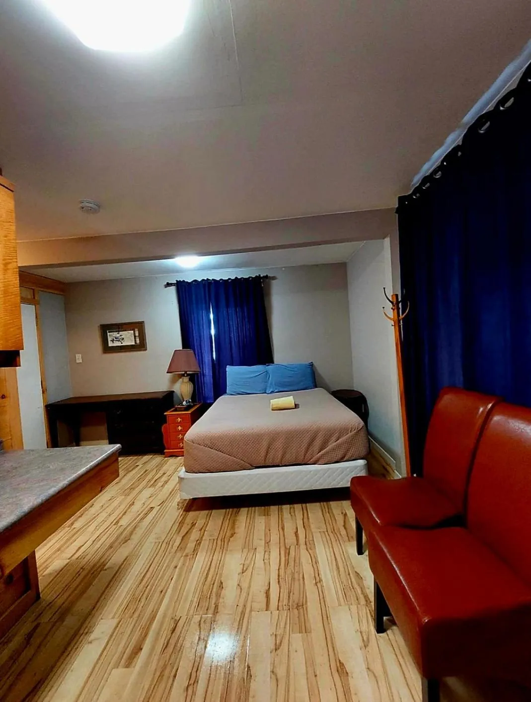 Bedroom, Bed in Earthquest Lodge