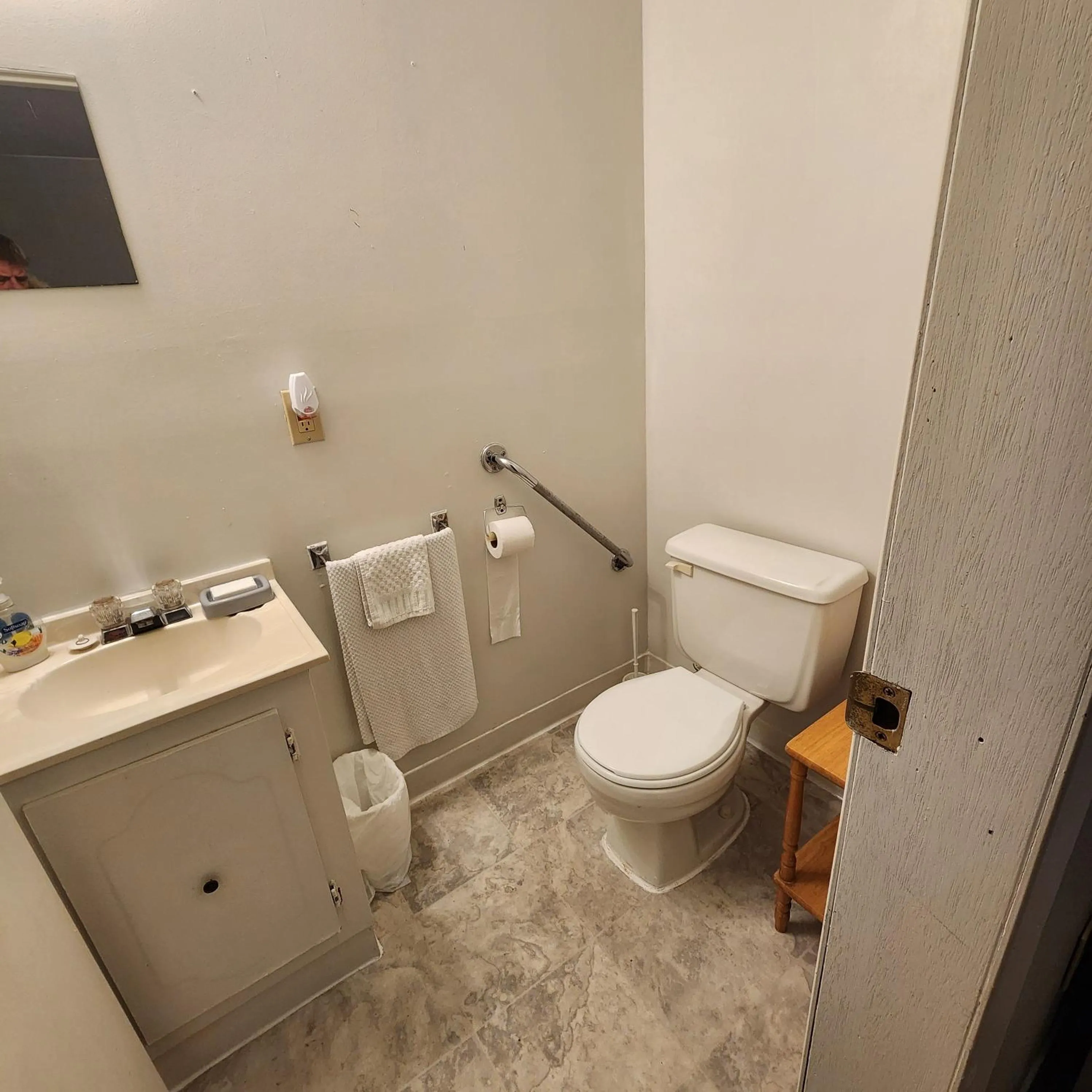 Bathroom in Earthquest Lodge