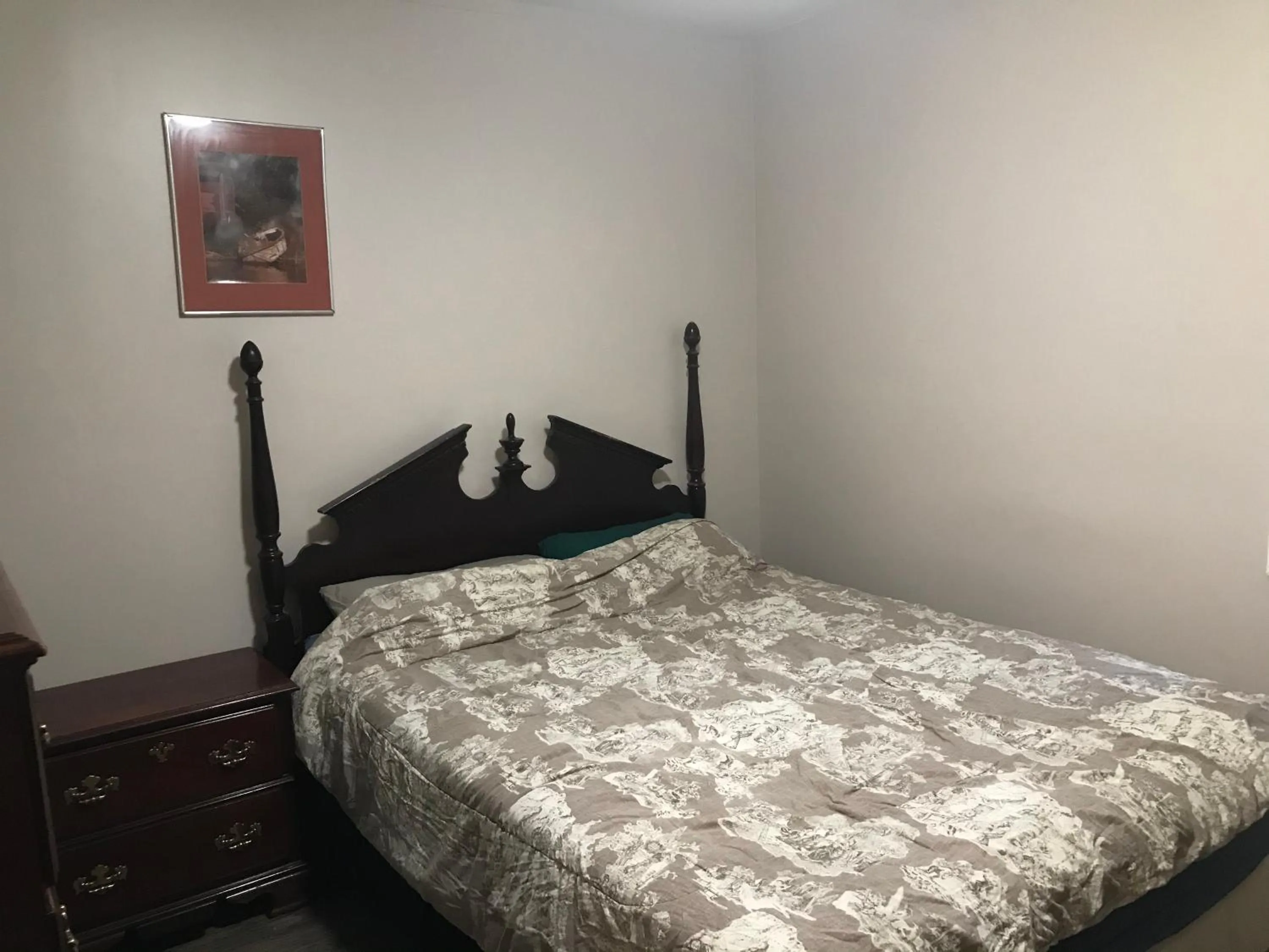 Bed in Earthquest Lodge