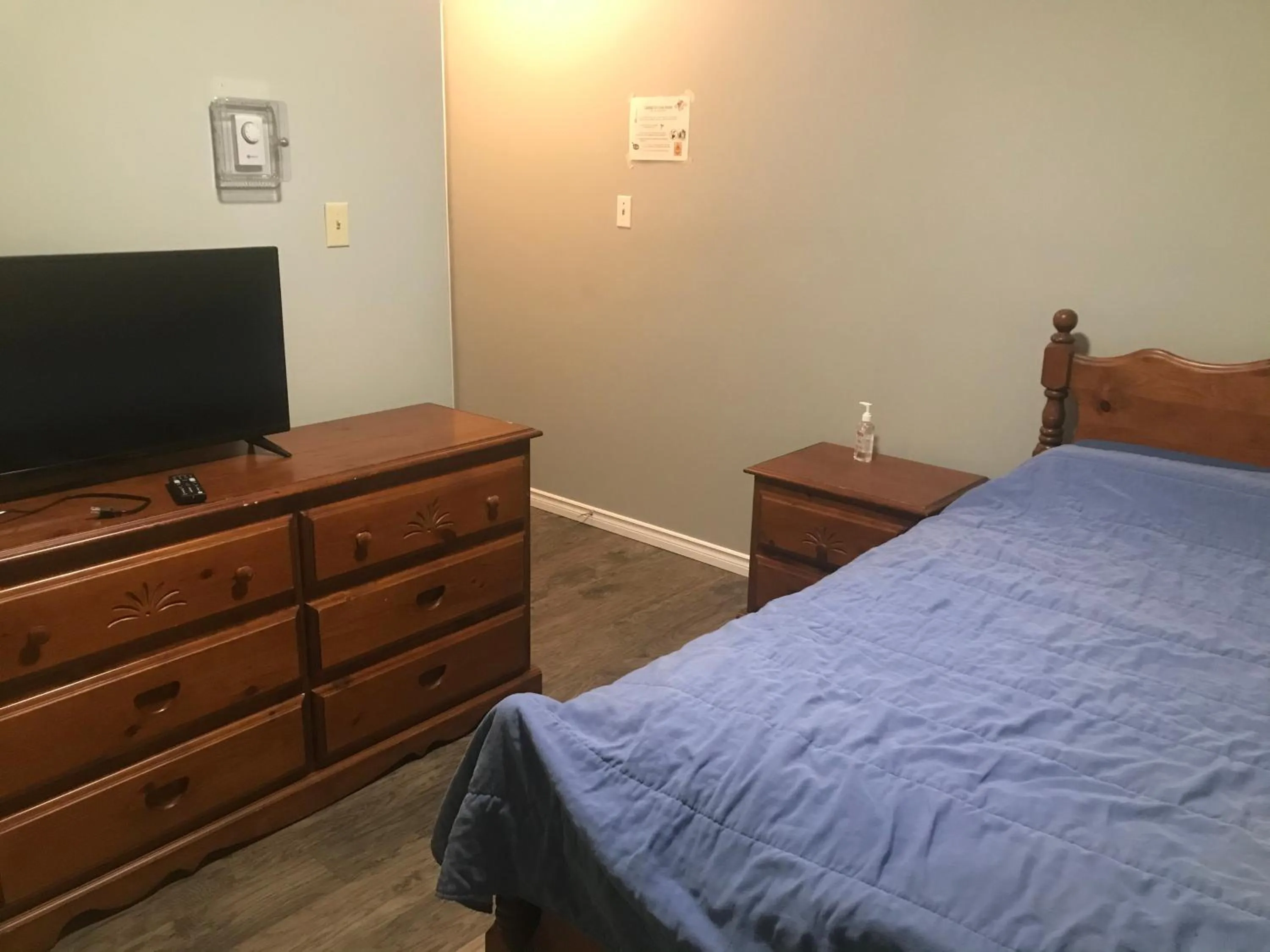Bedroom, Bed in Earthquest Lodge