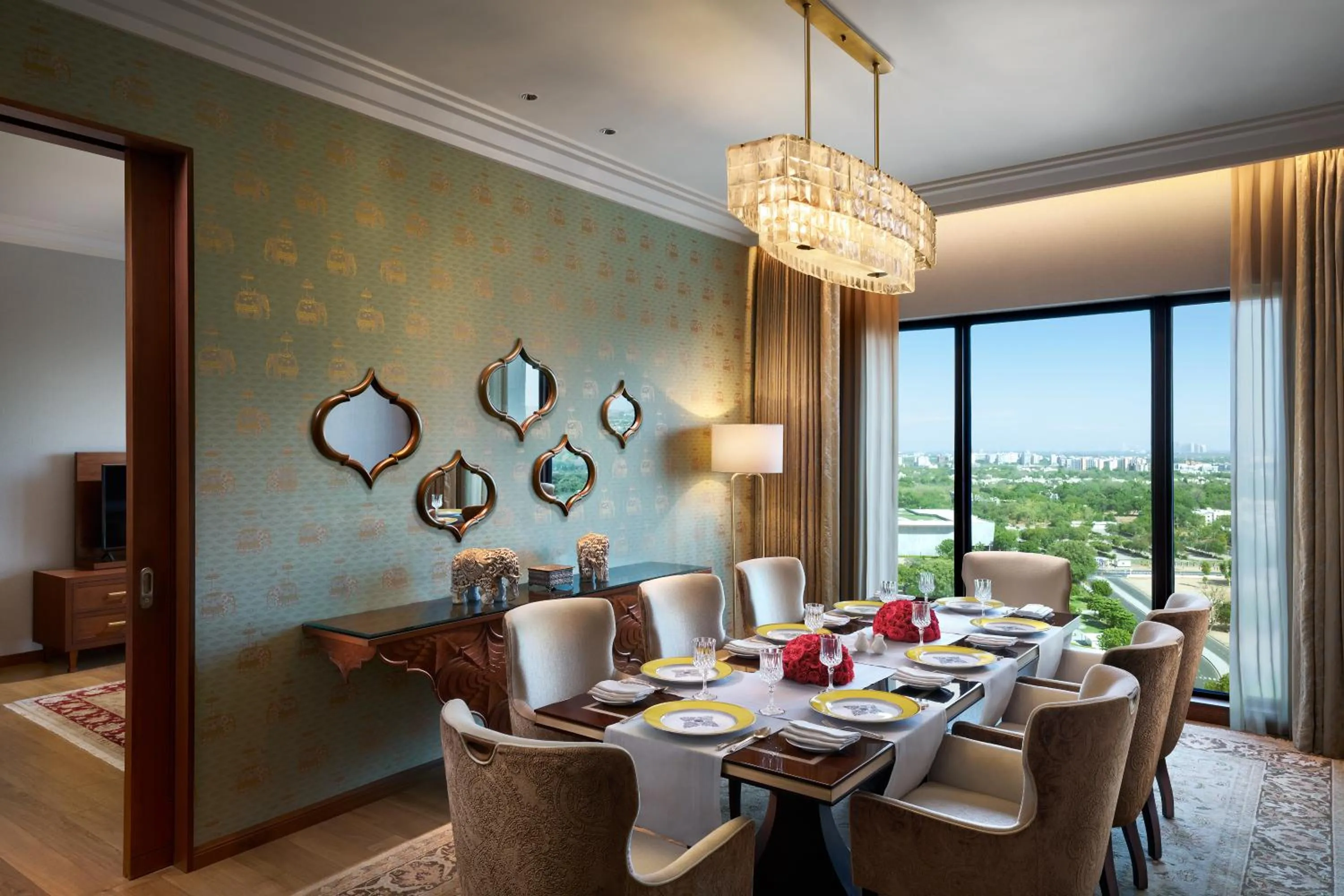 Food and drinks in The Leela Gandhinagar