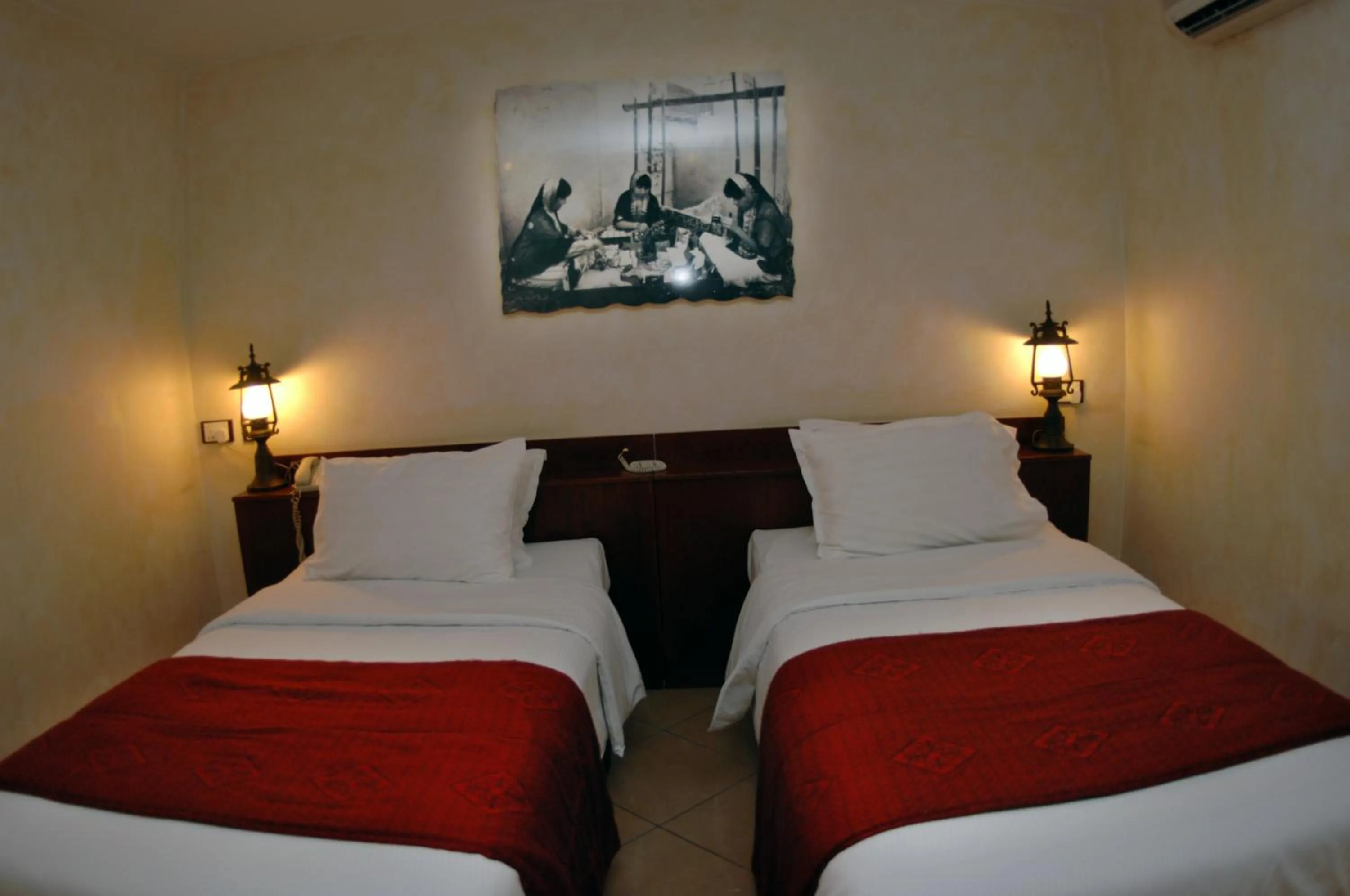 Bedroom, Bed in Al Liwan Suites