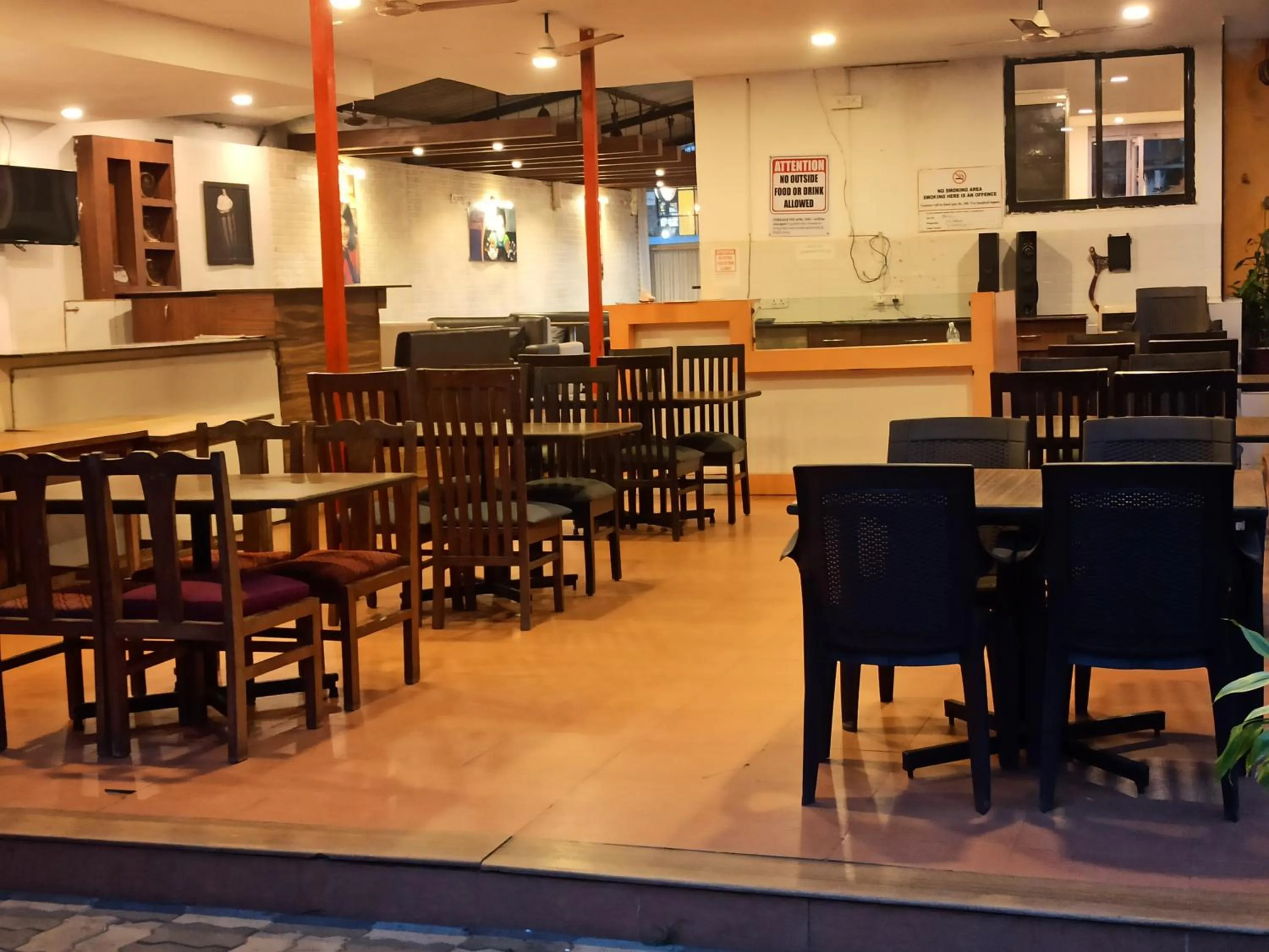 Restaurant/places to eat in Resort Park Avenue