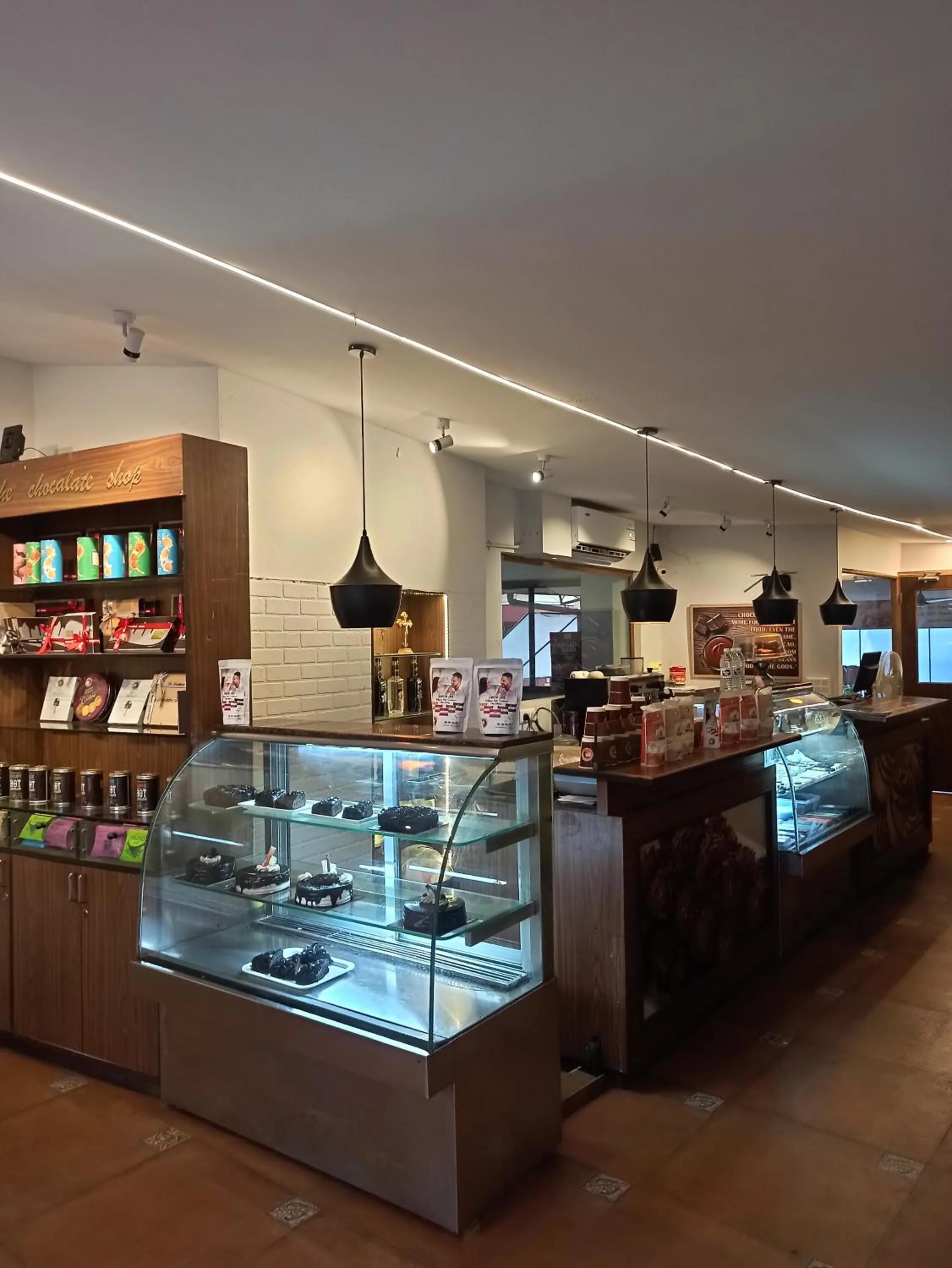 Restaurant/places to eat in Resort Park Avenue