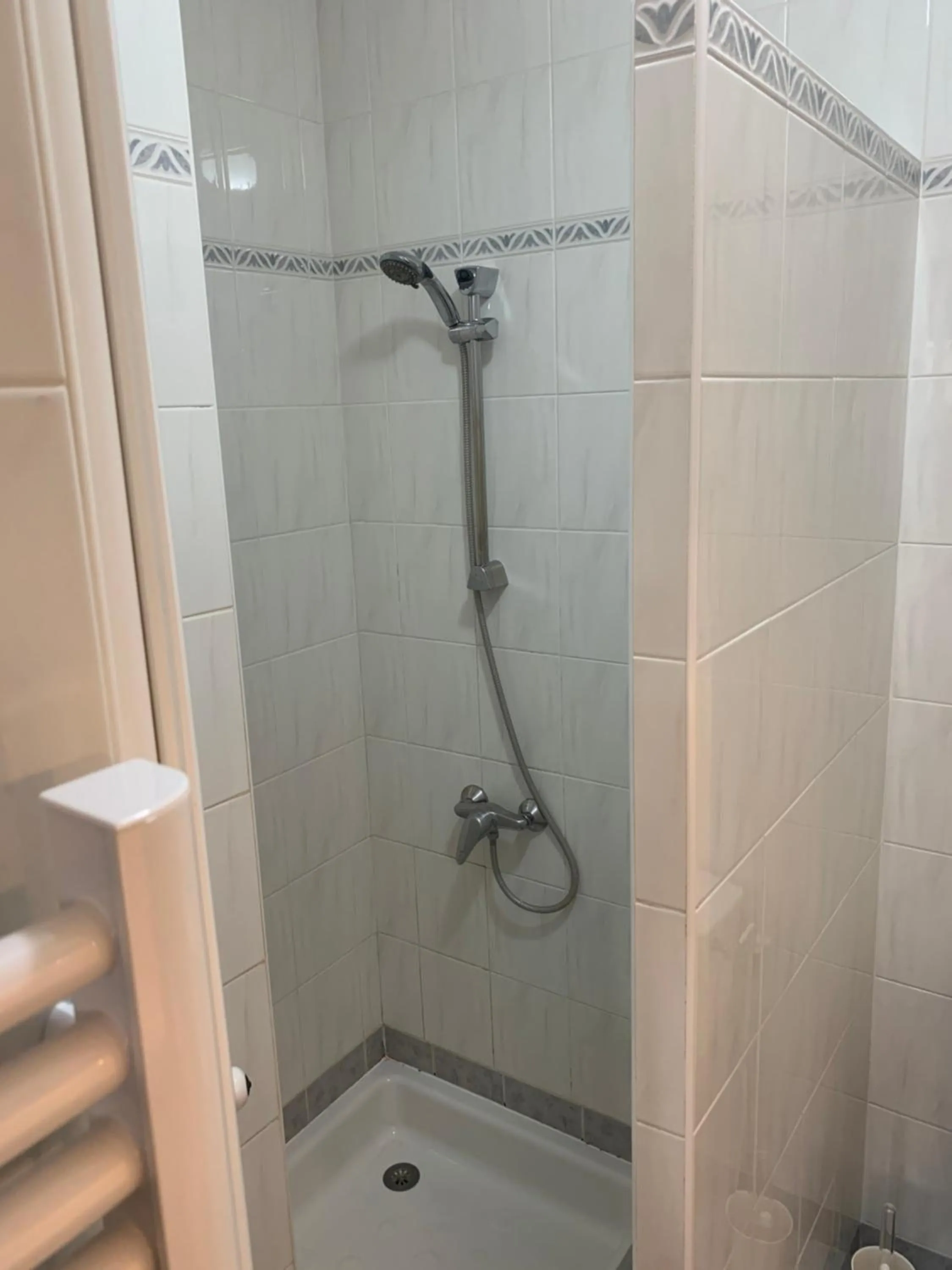 Shower in Le Saint-Hilaire