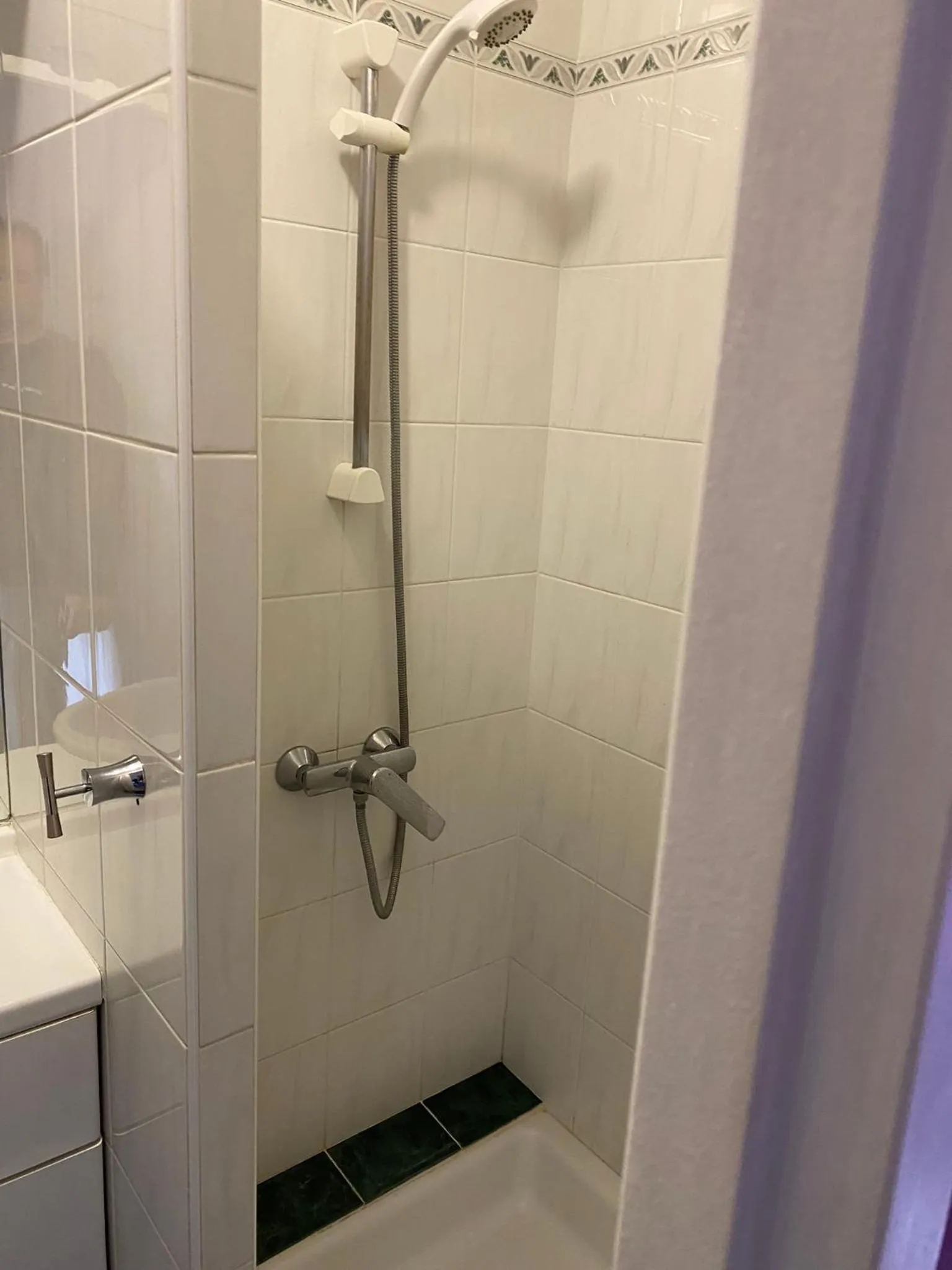 Shower in Le Saint-Hilaire