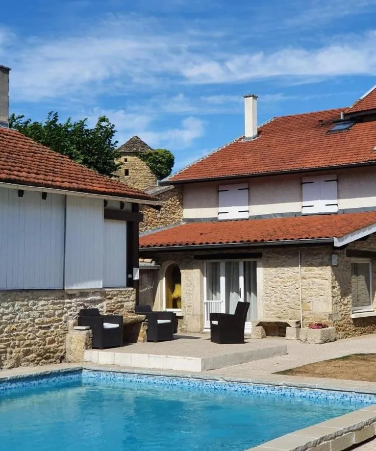 Property building in Le Saint-Hilaire