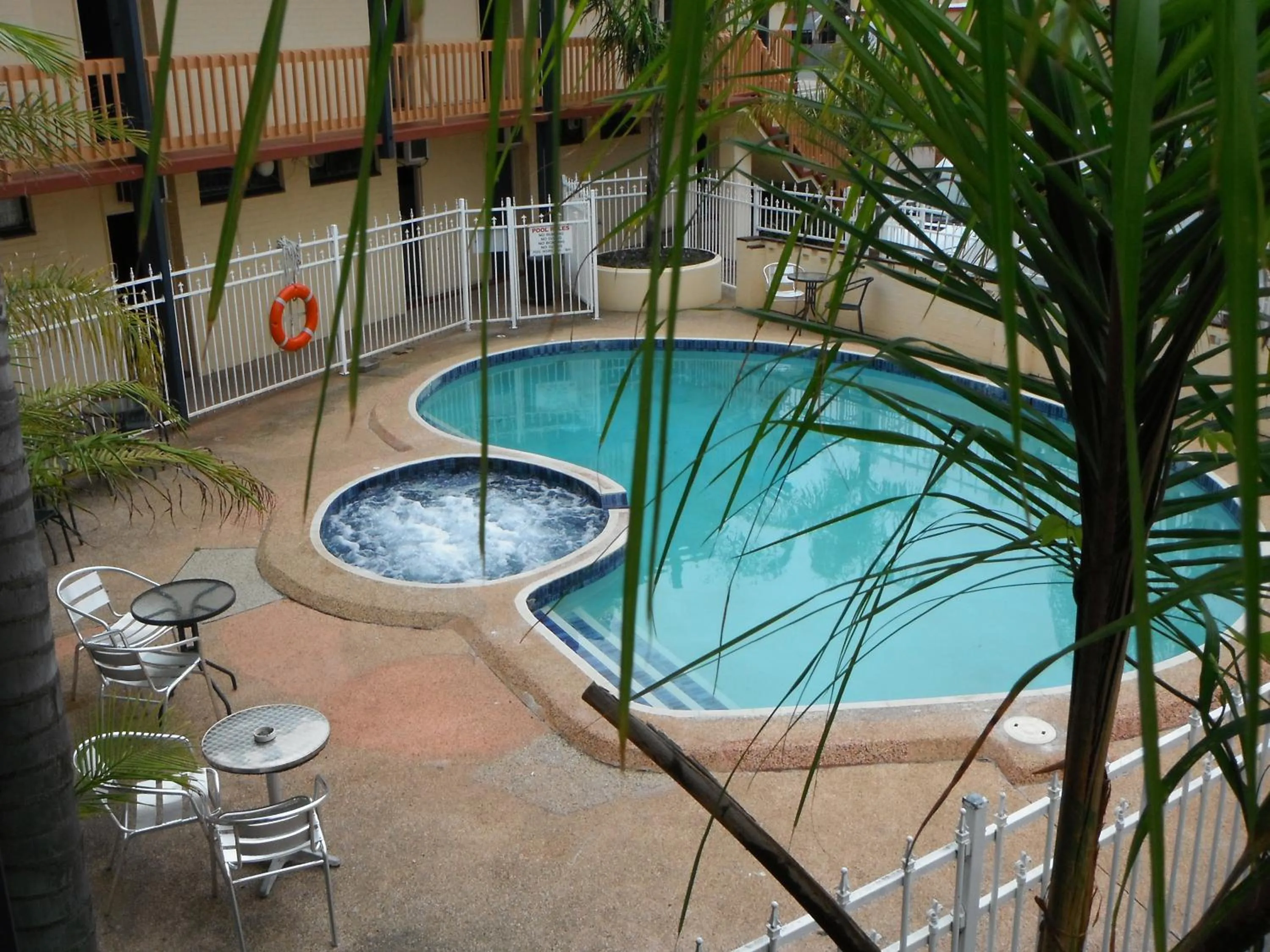 Swimming pool in The Central Hotel Motel Lakes Entrance