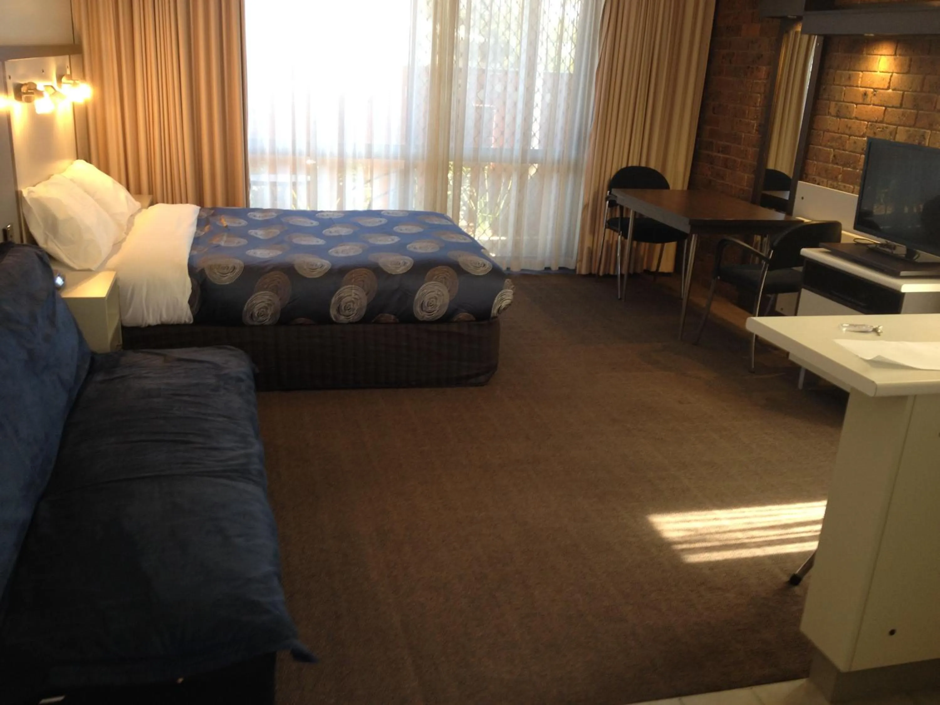 Photo of the whole room, Bed in The Central Hotel Motel Lakes Entrance