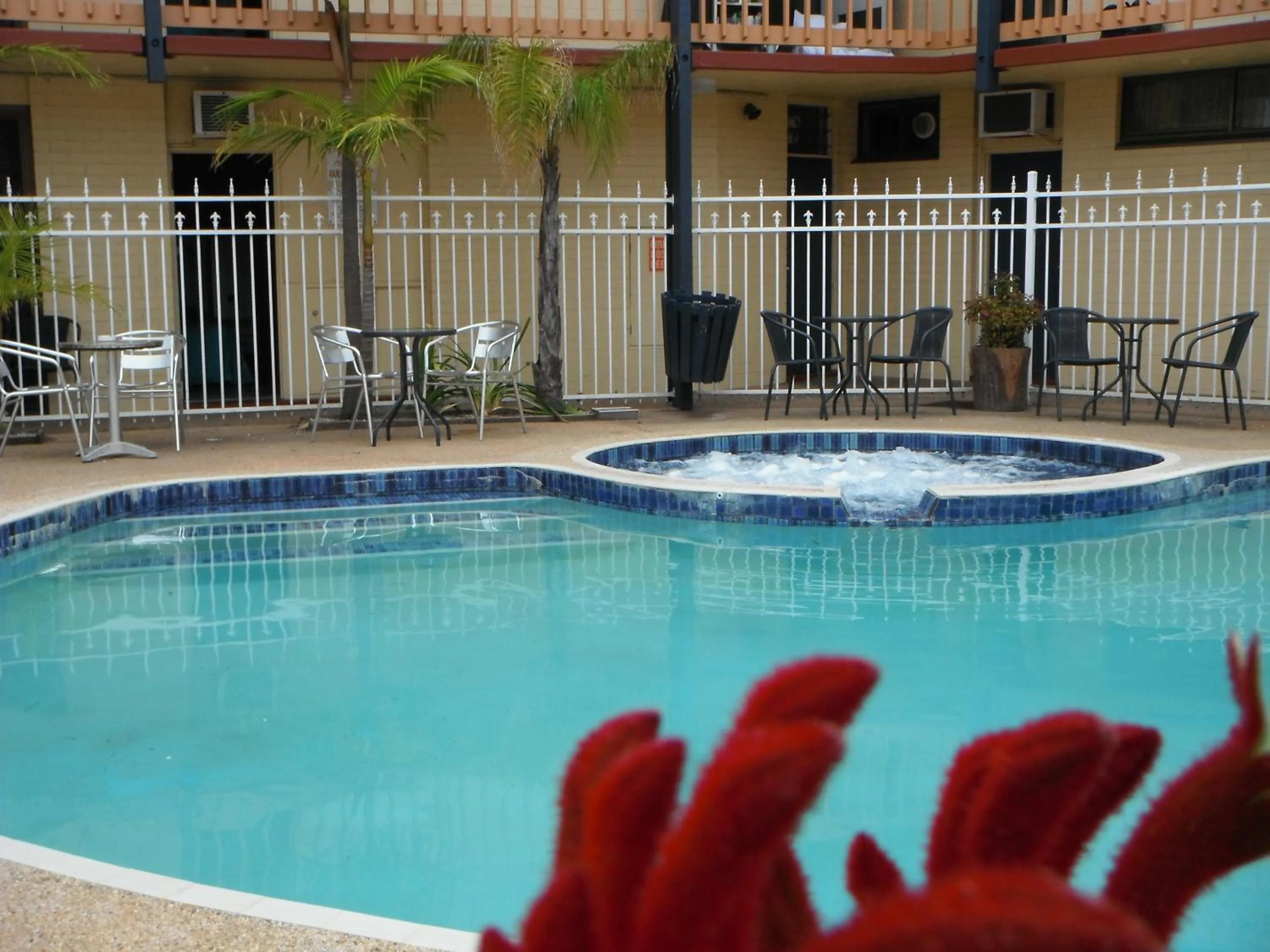Swimming pool in The Central Hotel Motel Lakes Entrance