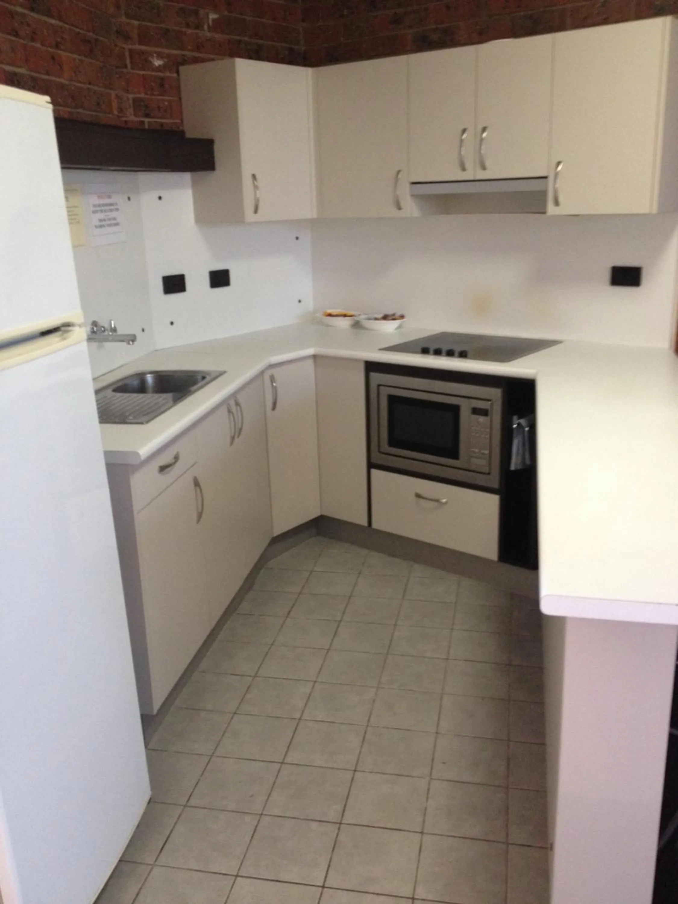 Kitchen or kitchenette in The Central Hotel Motel Lakes Entrance