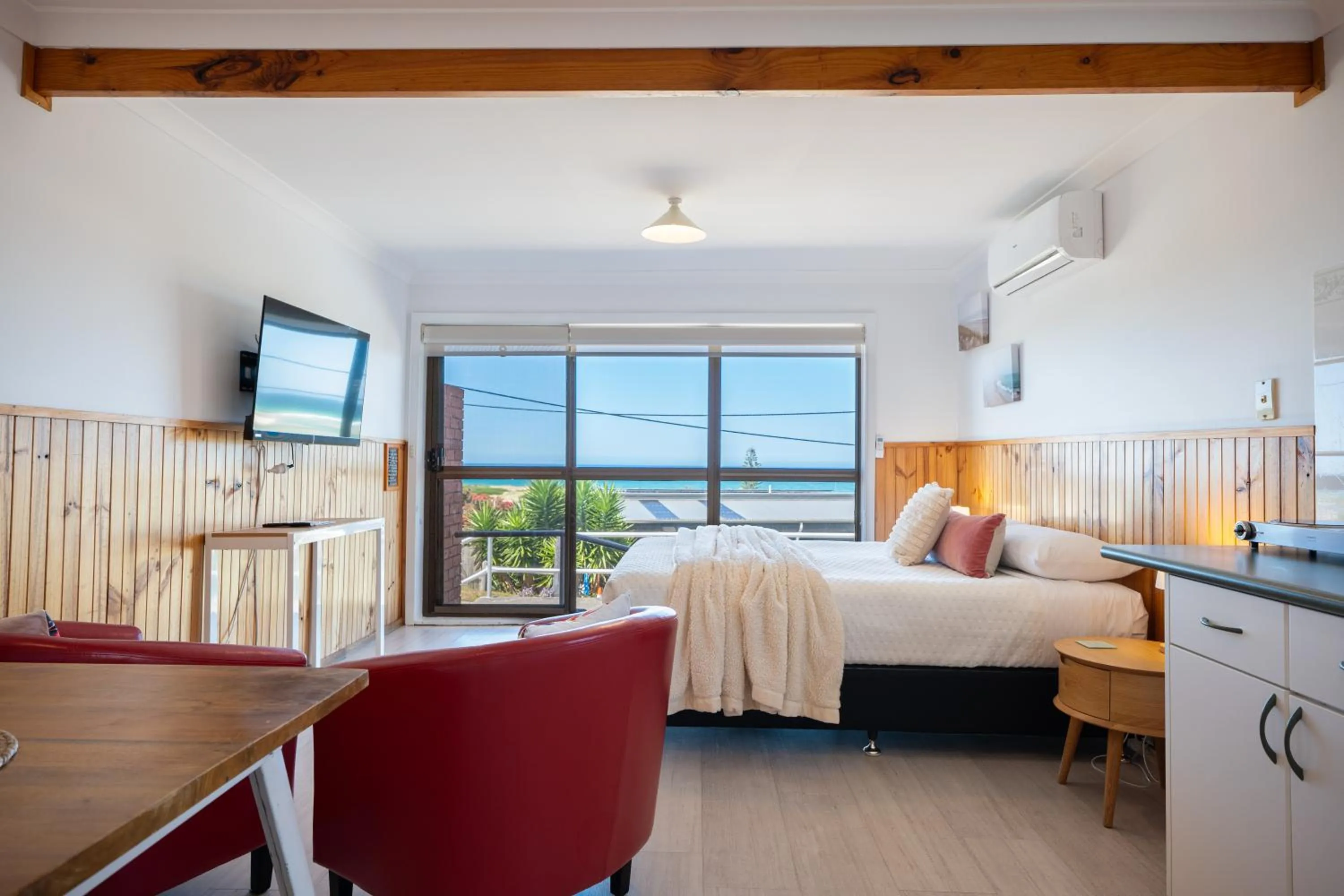 Photo of the whole room, Bed in Blue Seas Holiday Villas